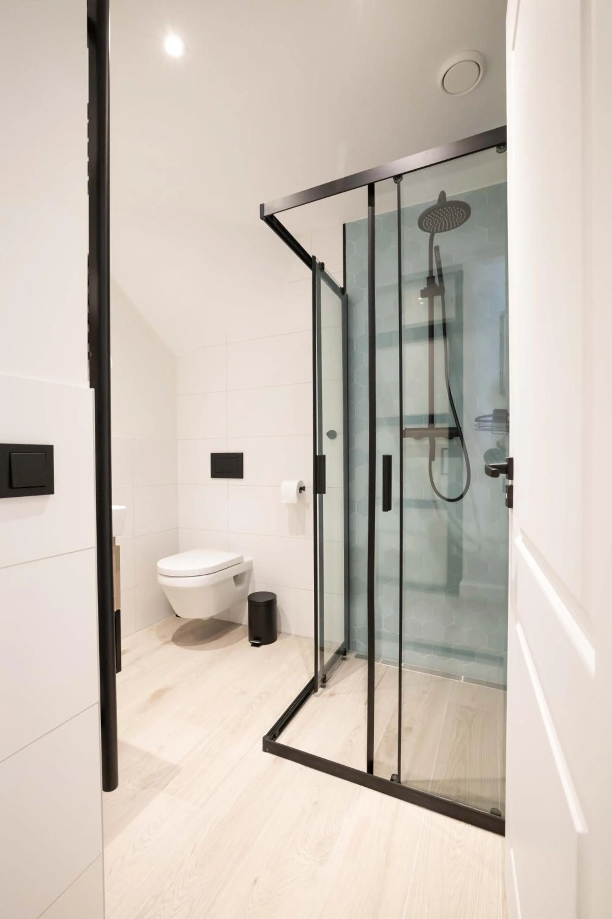 Shower in Modern two bedroom apartment close to the beach
