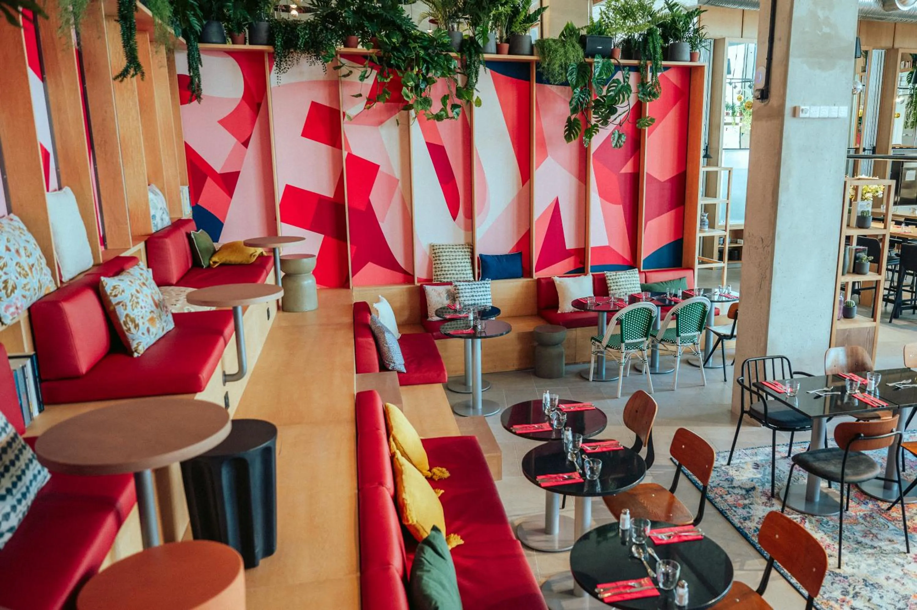 Restaurant/places to eat in JOST Hotel Montpellier Centre St Roch