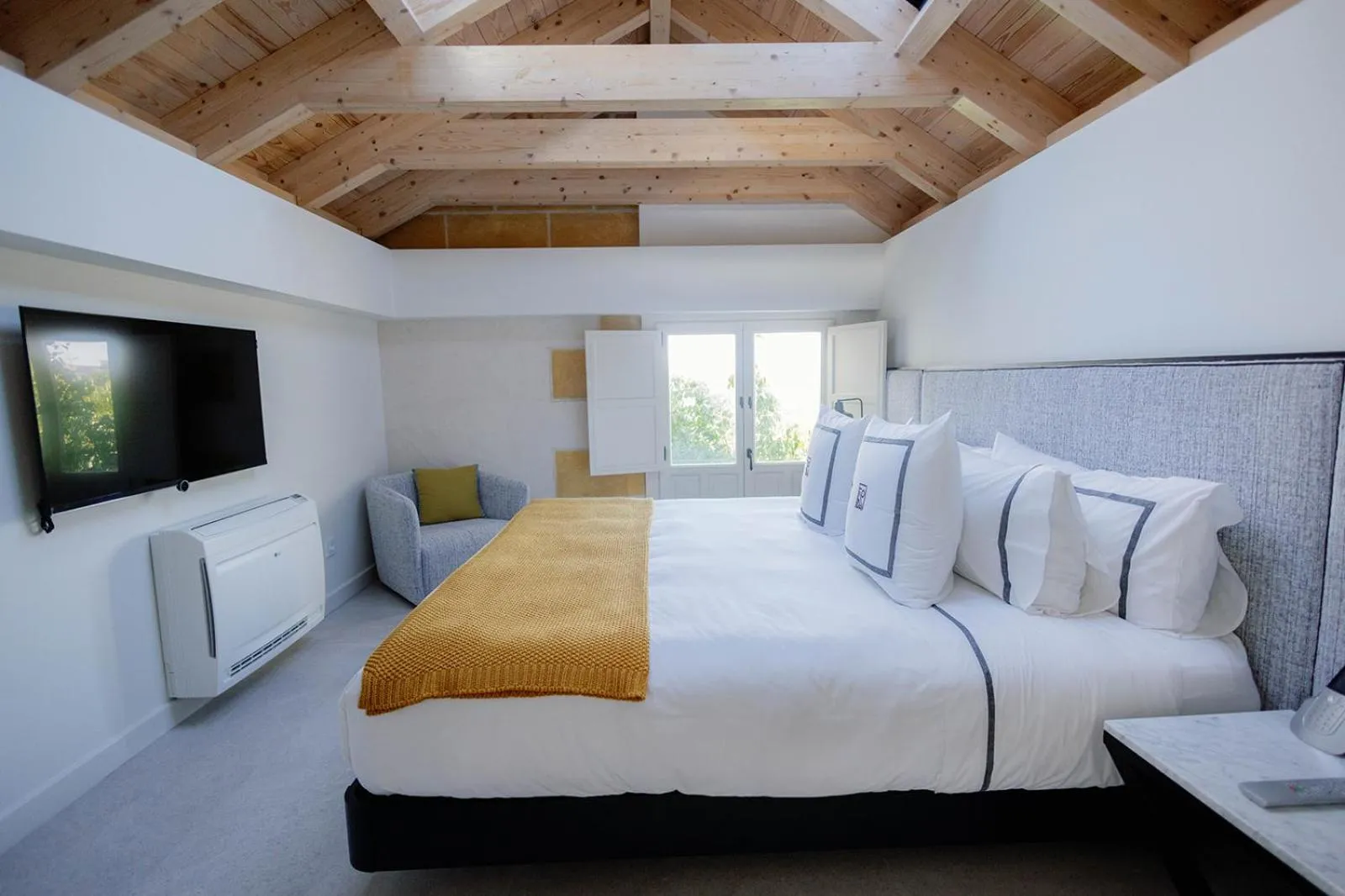 Bedroom, Bed in La Fonda Heritage Hotel Luxury, Relais & Châteaux