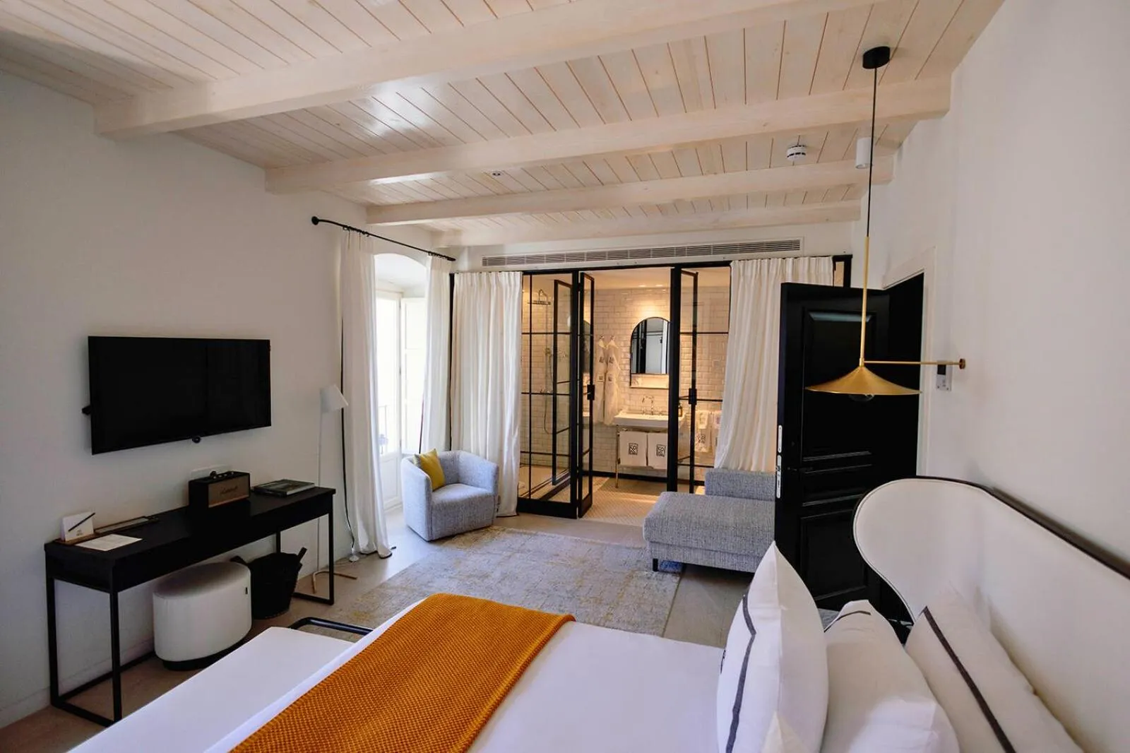 Bedroom, Bed in La Fonda Heritage Hotel Luxury, Relais & Châteaux