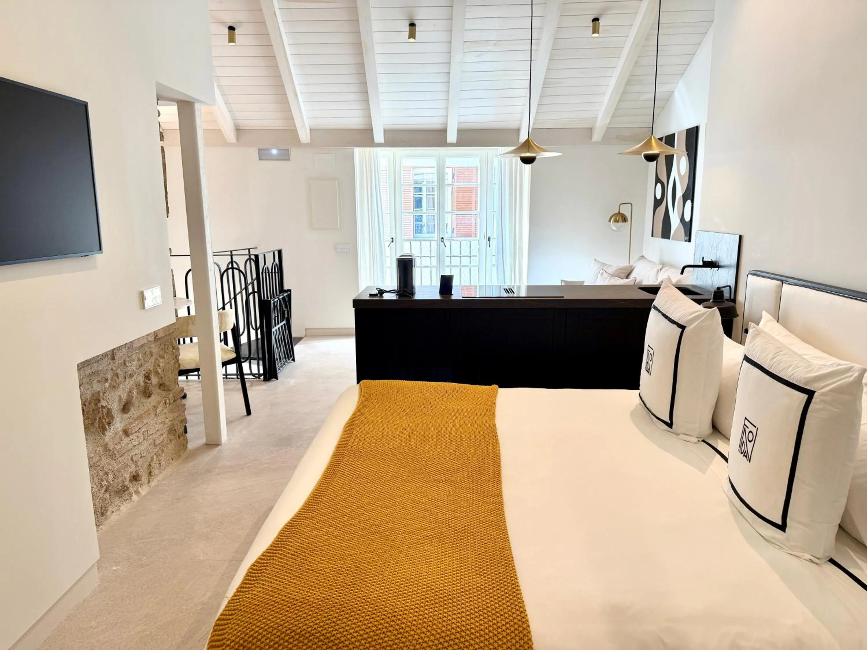 Photo of the whole room, Bed in La Fonda Heritage Hotel Luxury, Relais & Châteaux