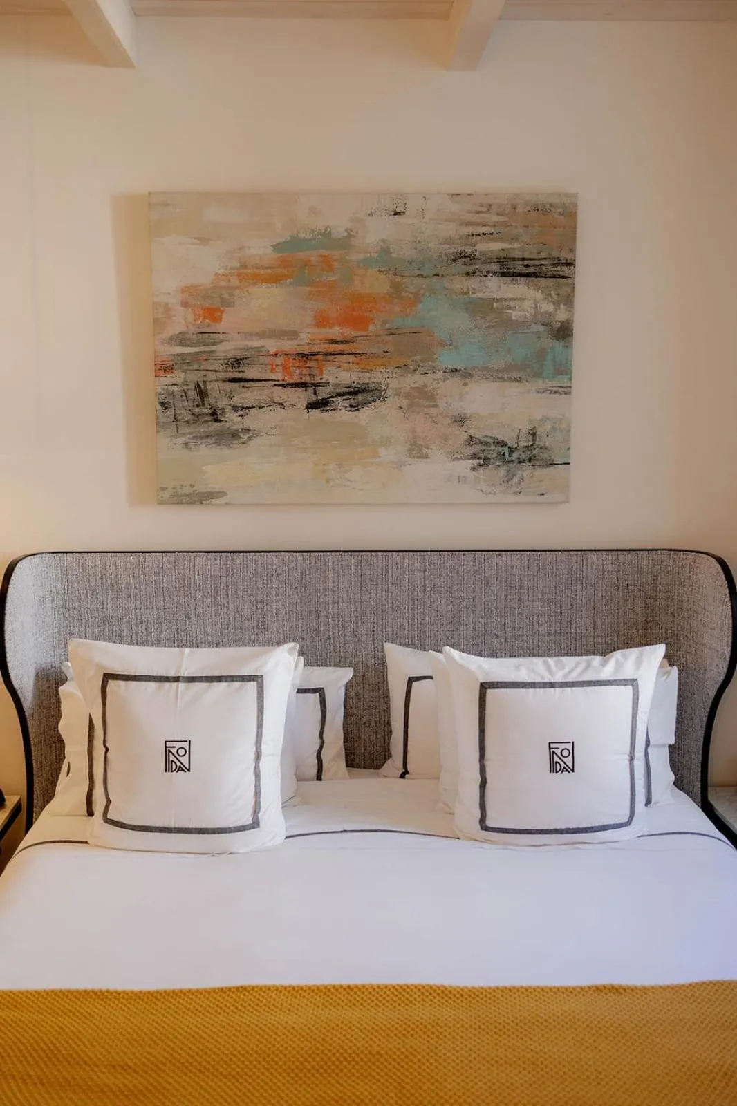 Bed in La Fonda Heritage Hotel Luxury, Relais & Châteaux