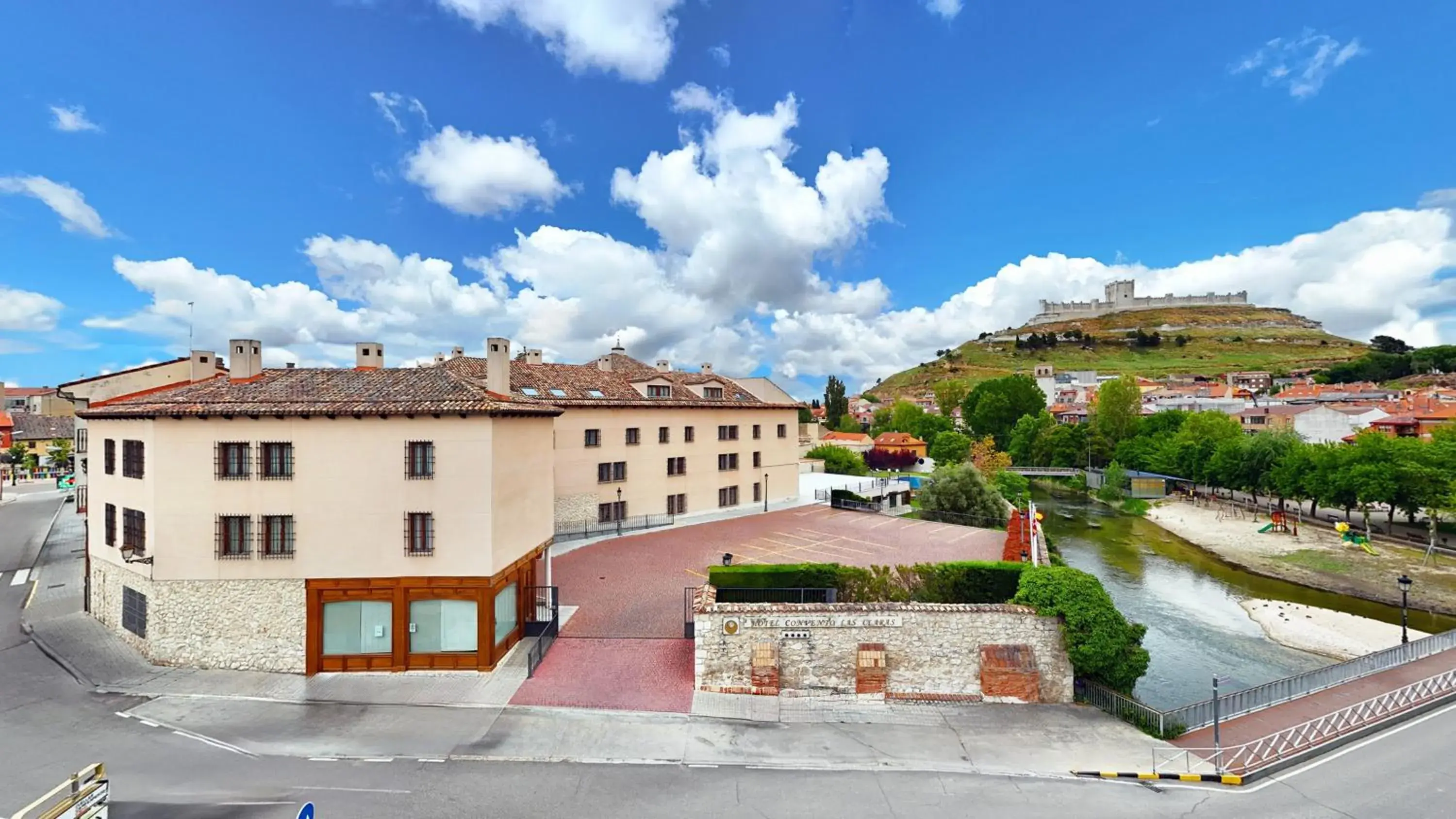 Property building in AZZ Peñafiel Las Claras Hotel & Spa Property building in AZZ Peñafiel Las Claras Hotel & Spa