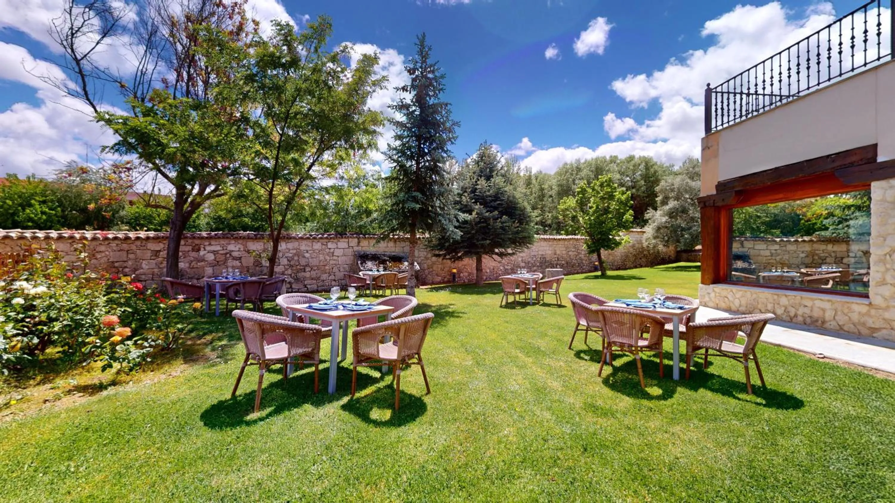 Garden in AZZ Peñafiel Las Claras Hotel & Spa