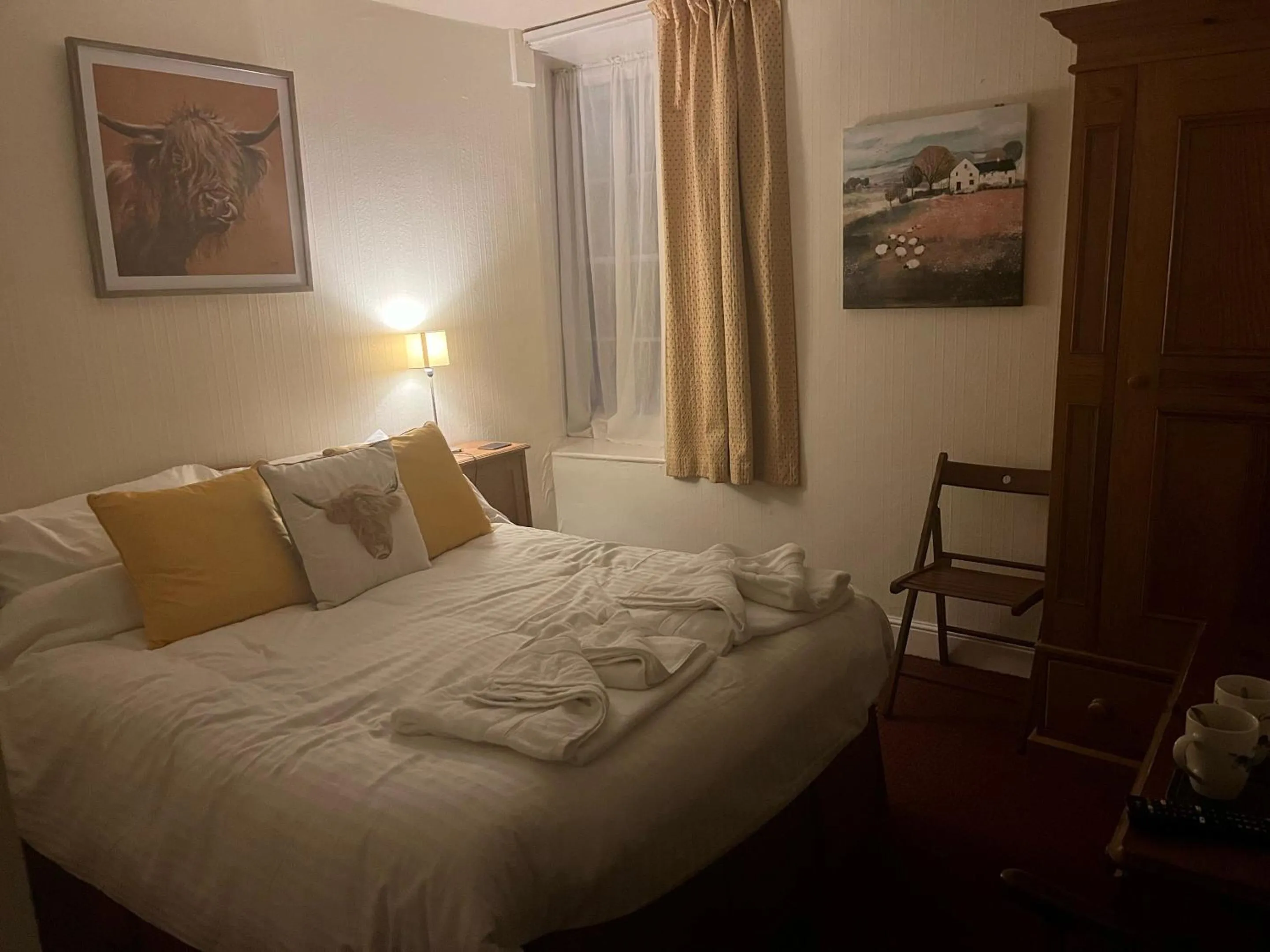 Bedroom, Bed in Thorverton Arms