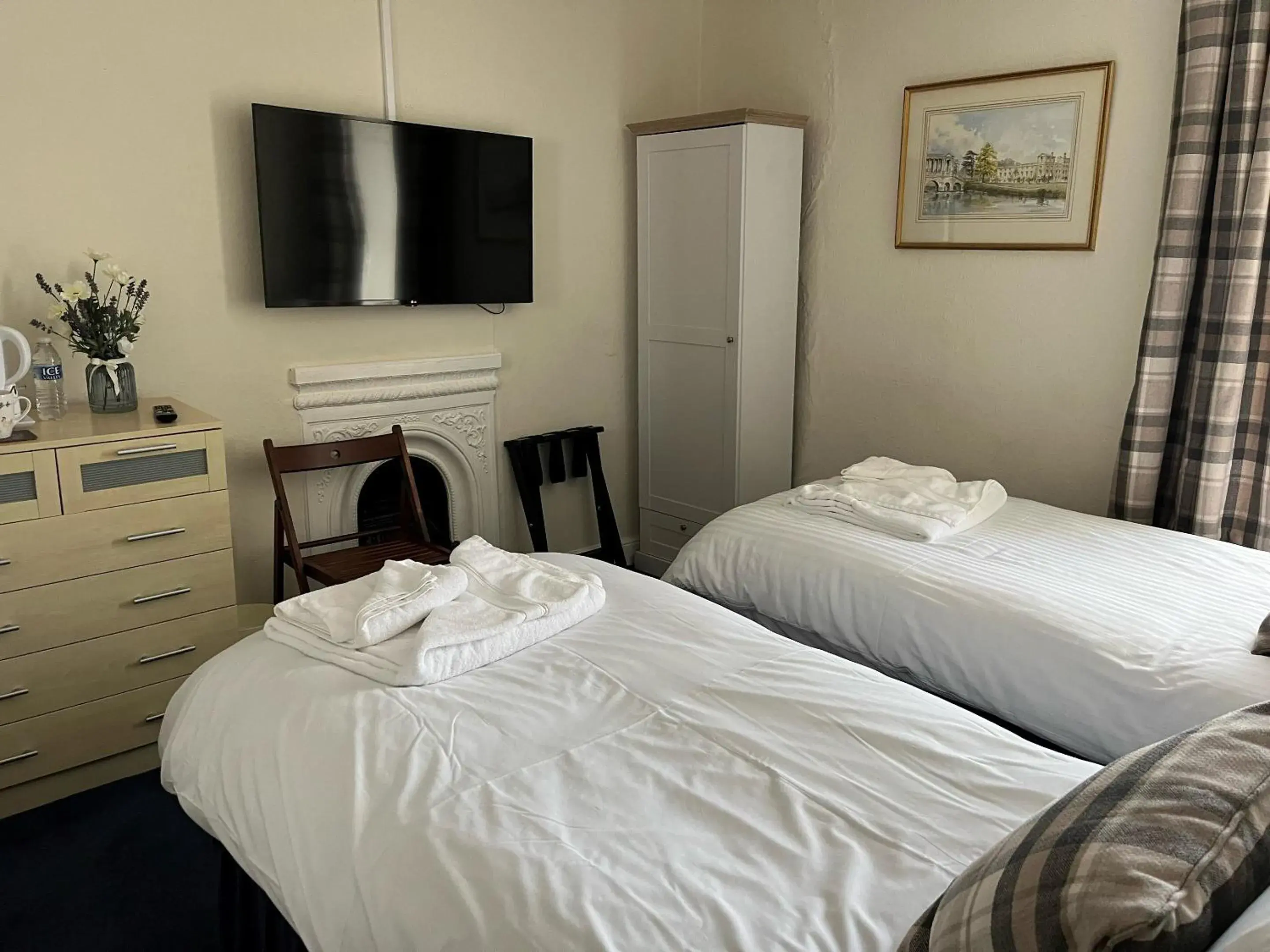 Bedroom, Bed in Thorverton Arms Bedroom, Bed in Thorverton Arms