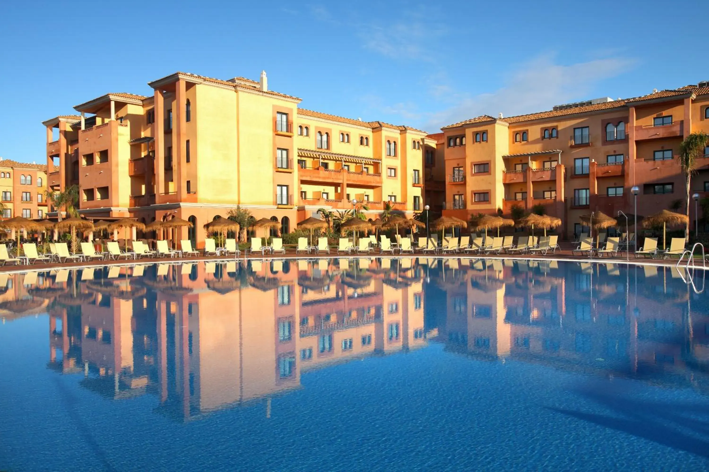 Swimming pool in Barceló Punta Umbría Beach Resort Swimming pool in Barceló Punta Umbría Beach Resort