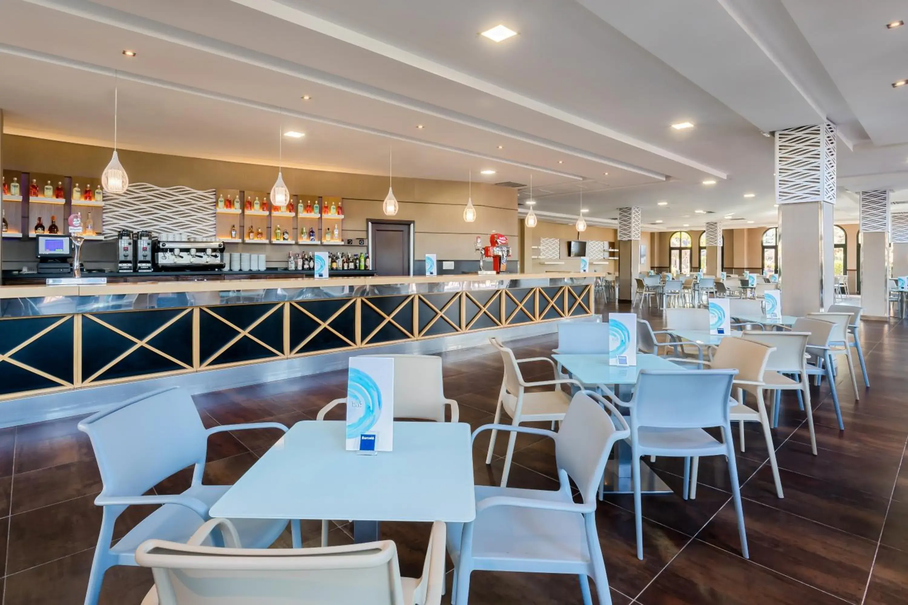 Lounge or bar in Barceló Punta Umbría Beach Resort Lounge or bar in Barceló Punta Umbría Beach Resort