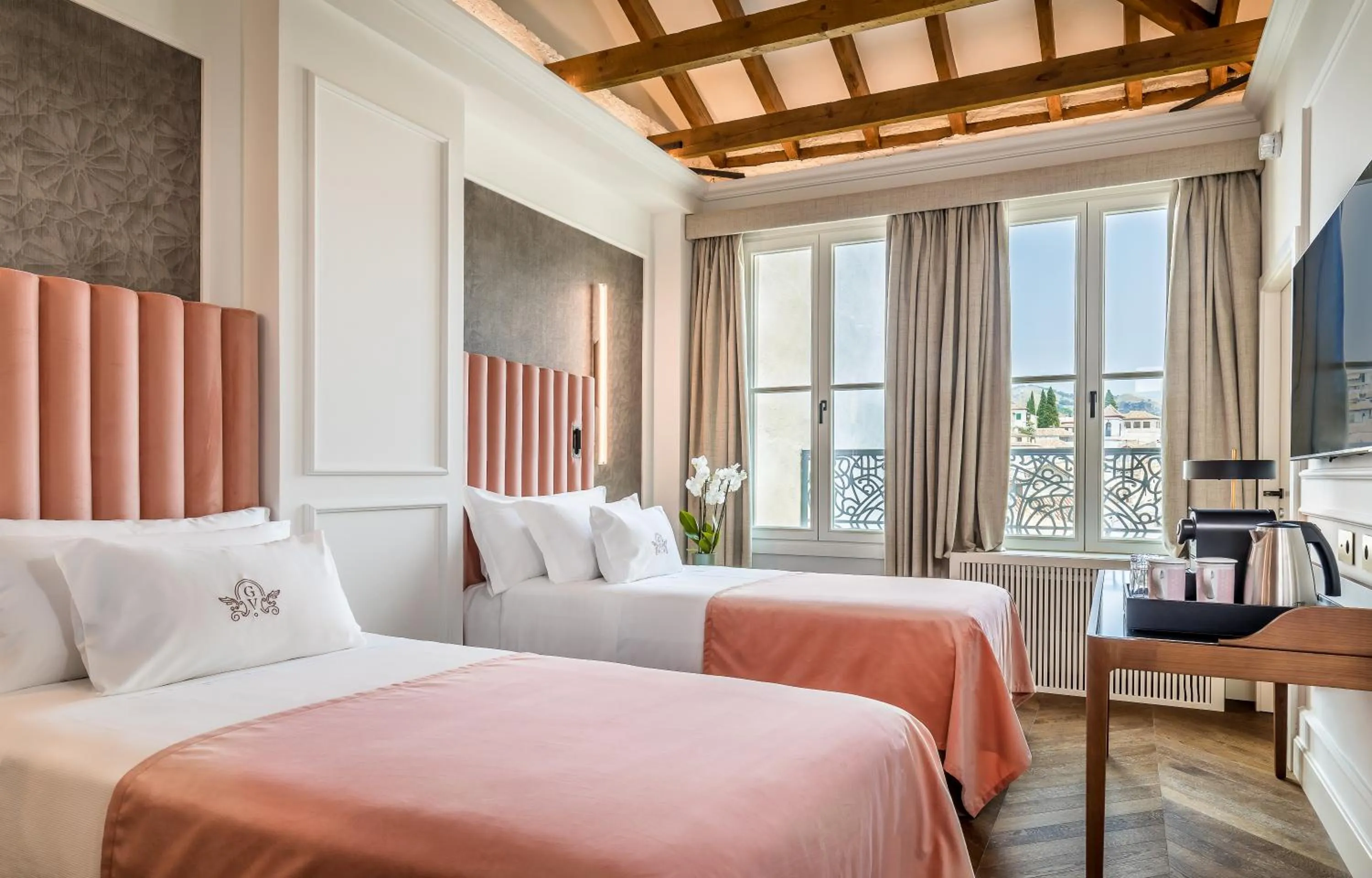 Bed in Palacio Gran Vía, a Royal Hideaway Hotel