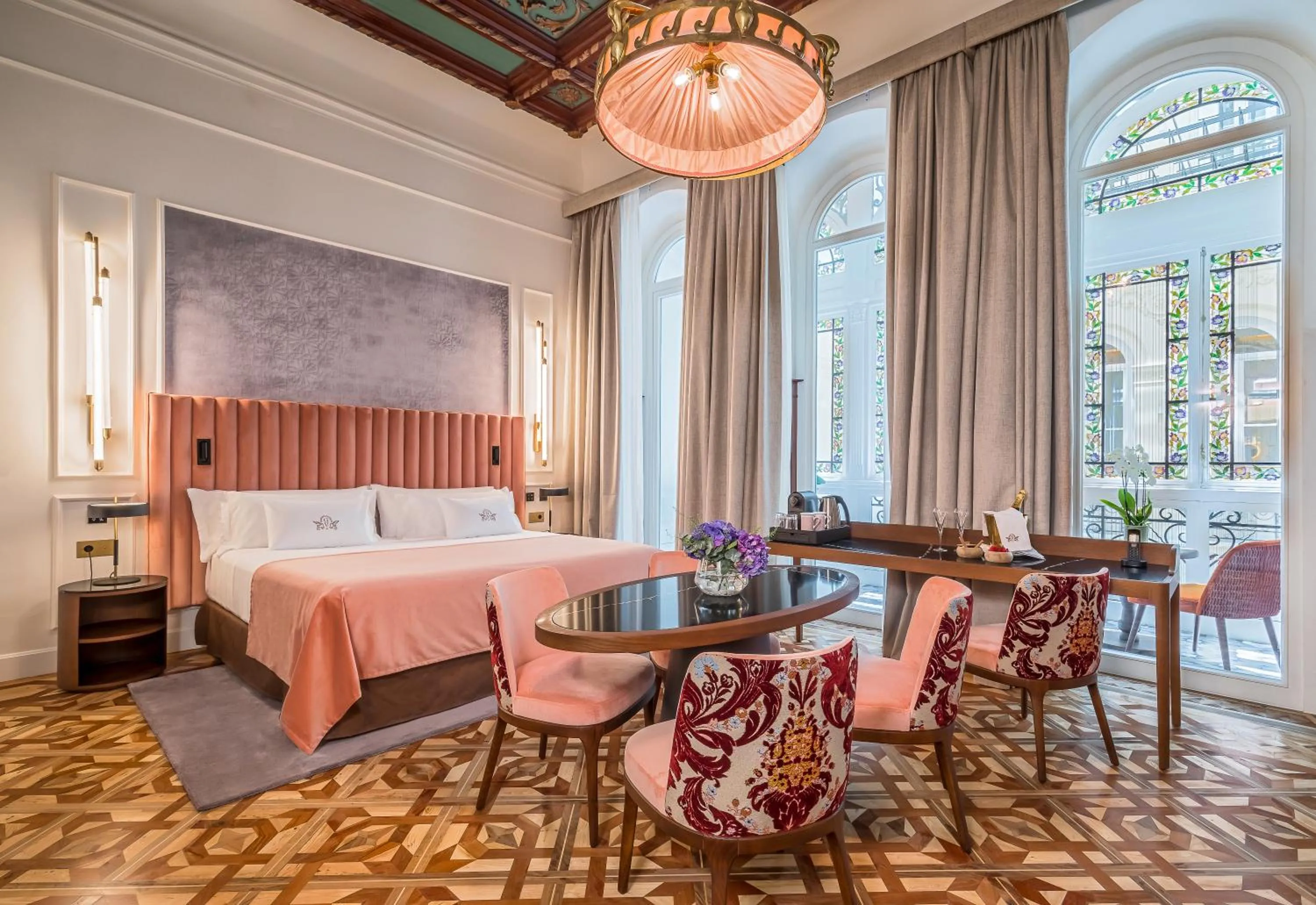 Bed in Palacio Gran Vía, a Royal Hideaway Hotel