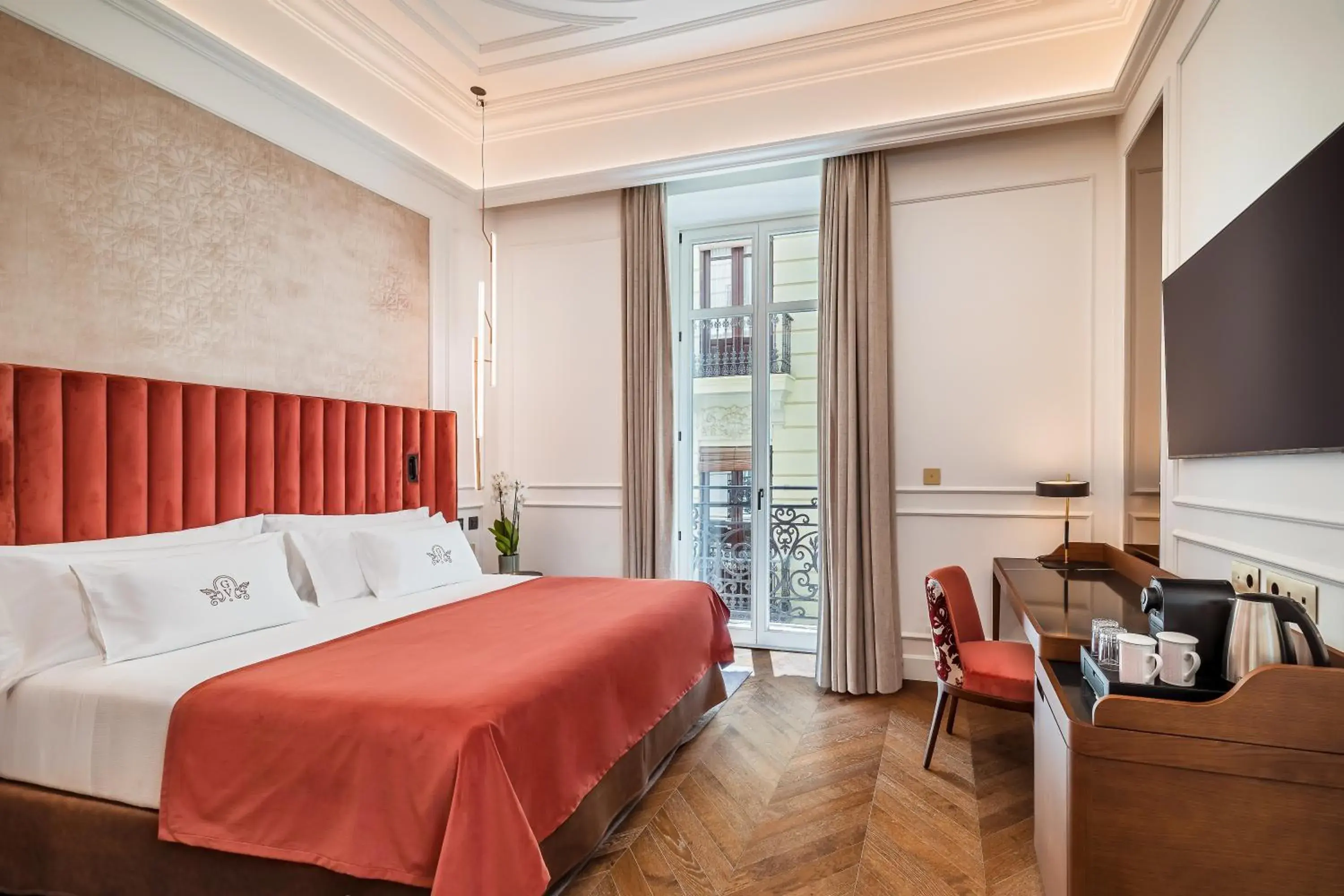 Deluxe Double Room with Balcony in Palacio Gran Vía, a Royal Hideaway Hotel Deluxe Double Room with Balcony in Palacio Gran Vía, a Royal Hideaway Hotel