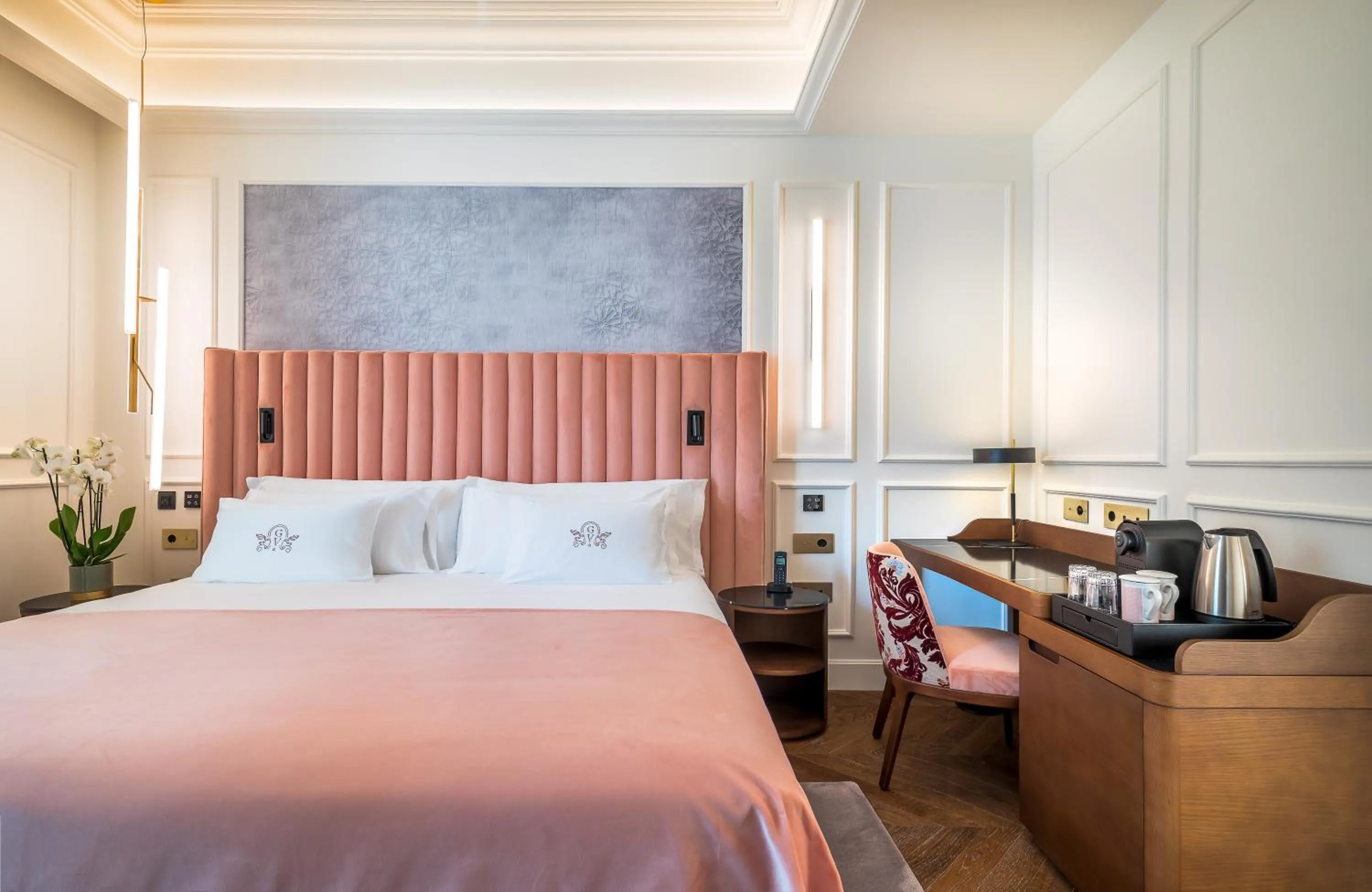 Bed in Palacio Gran Vía, a Royal Hideaway Hotel