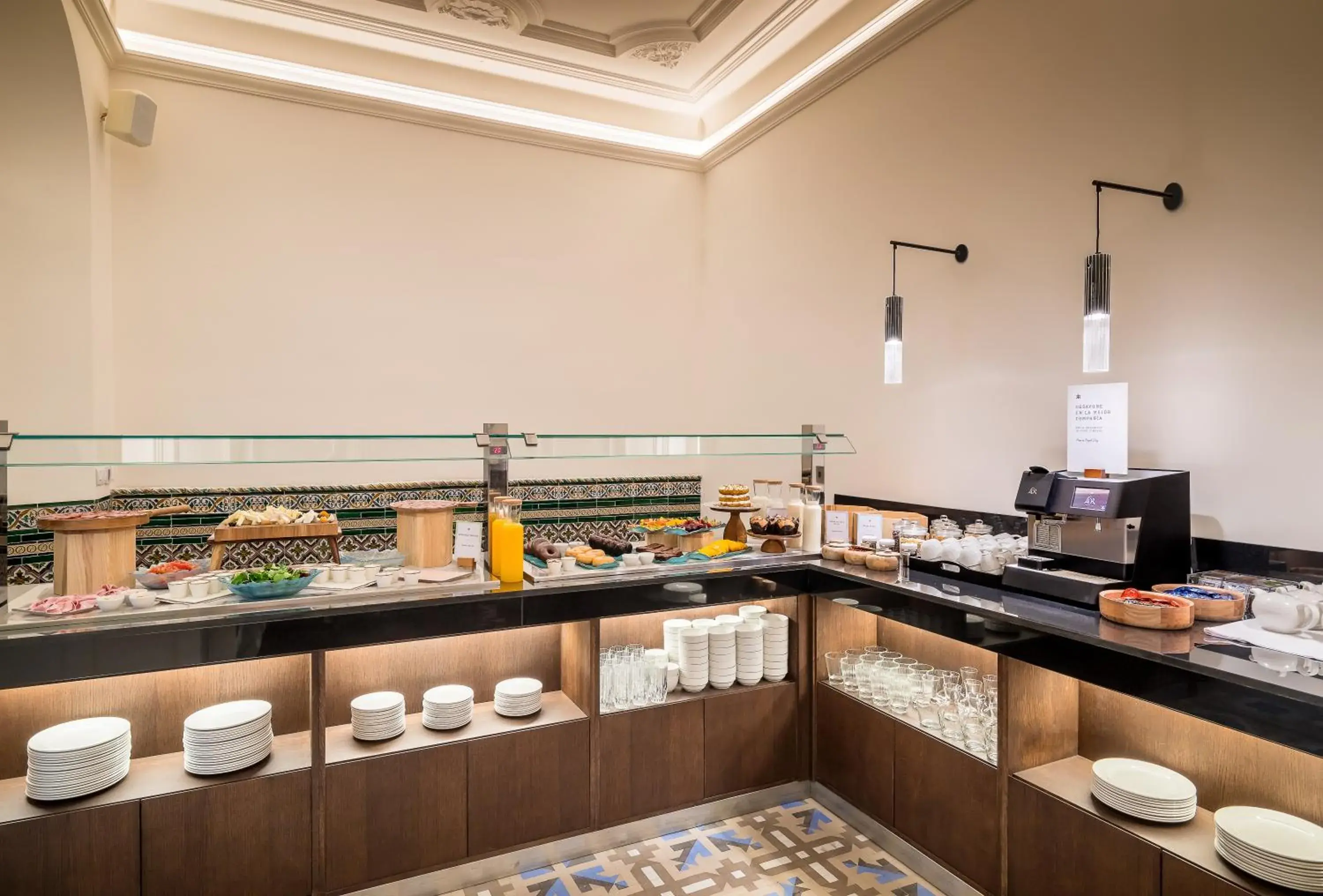 Food and drinks in Palacio Gran Vía, a Royal Hideaway Hotel Food and drinks in Palacio Gran Vía, a Royal Hideaway Hotel