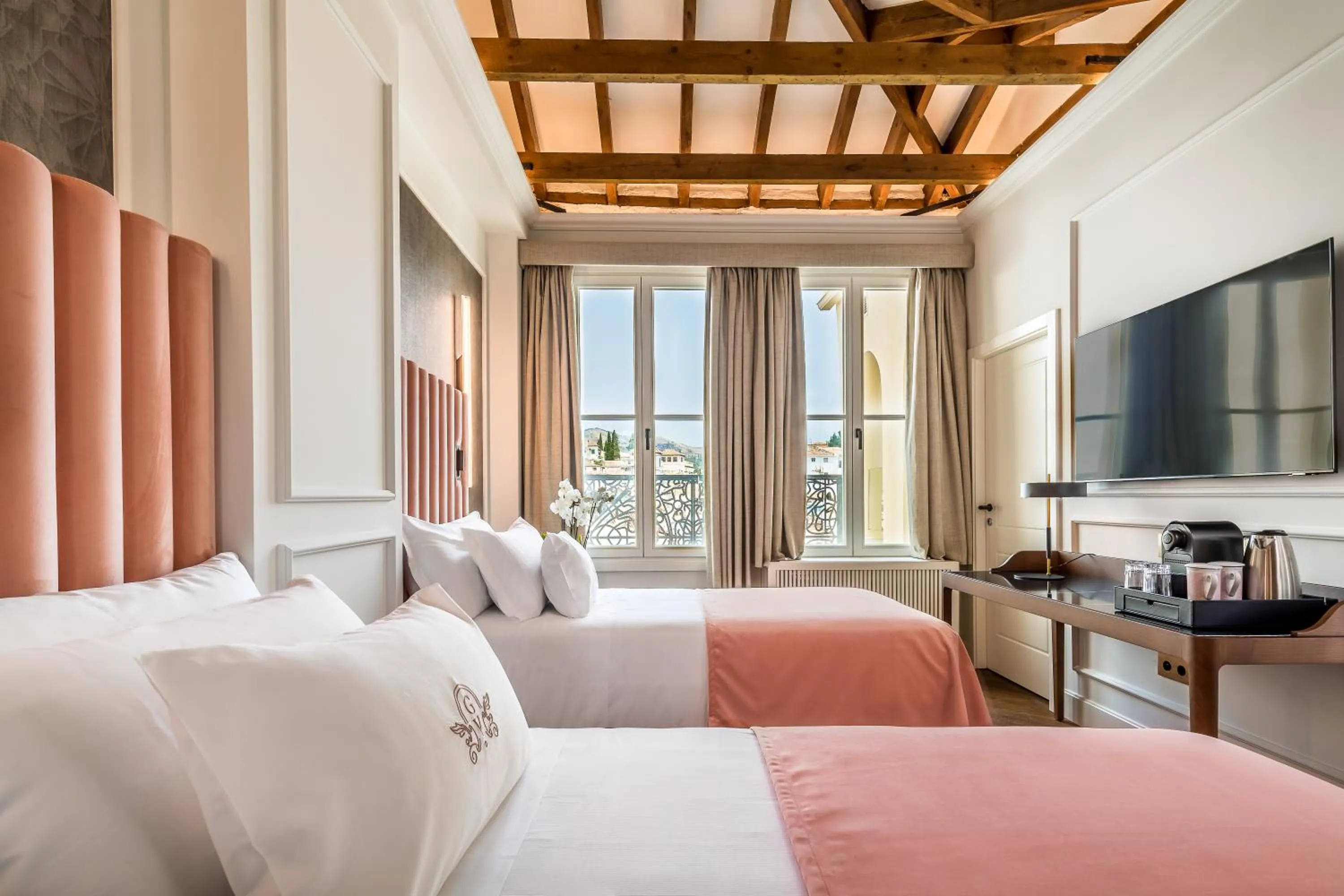 Bed in Palacio Gran Vía, a Royal Hideaway Hotel