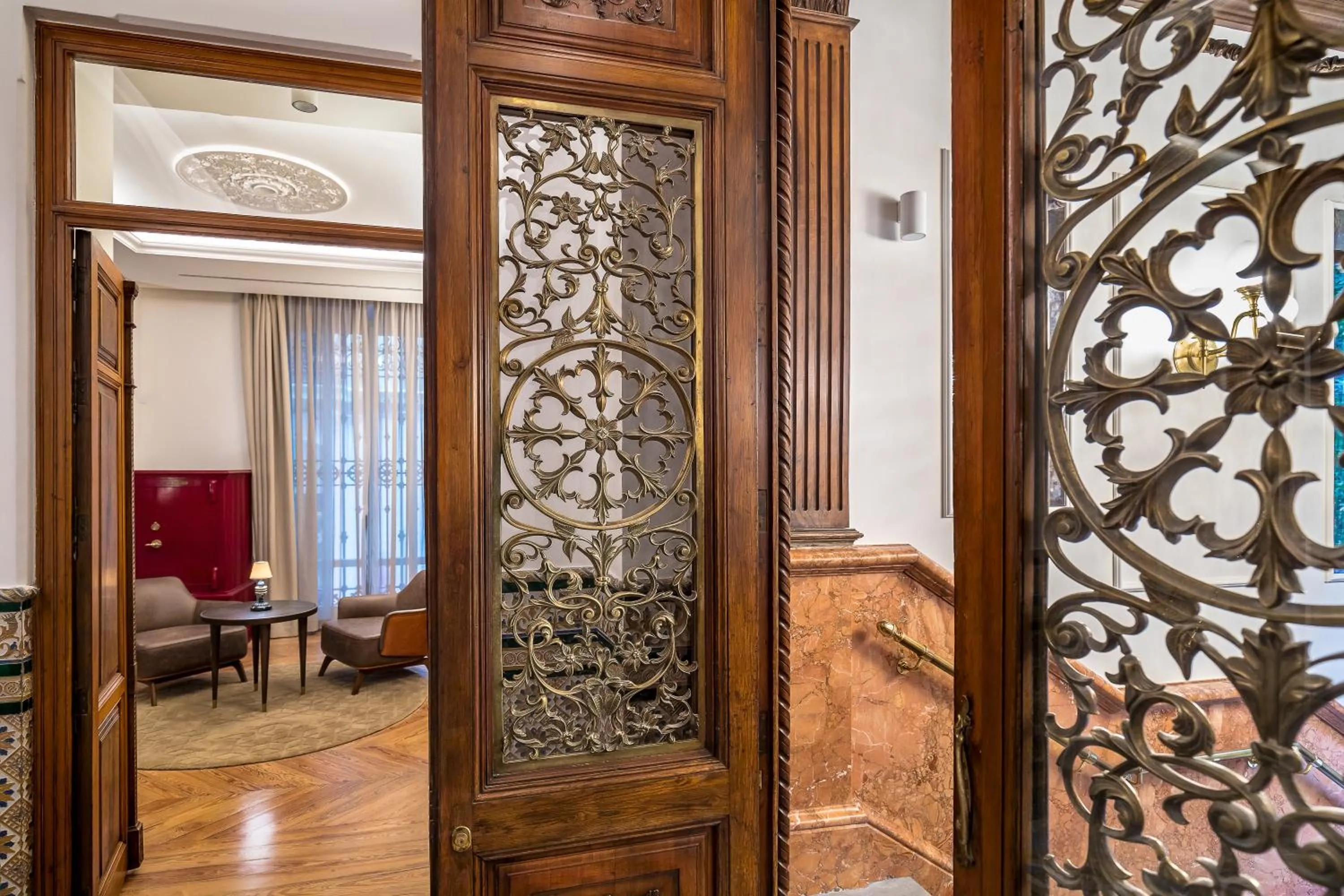Living room in Palacio Gran Vía, a Royal Hideaway Hotel