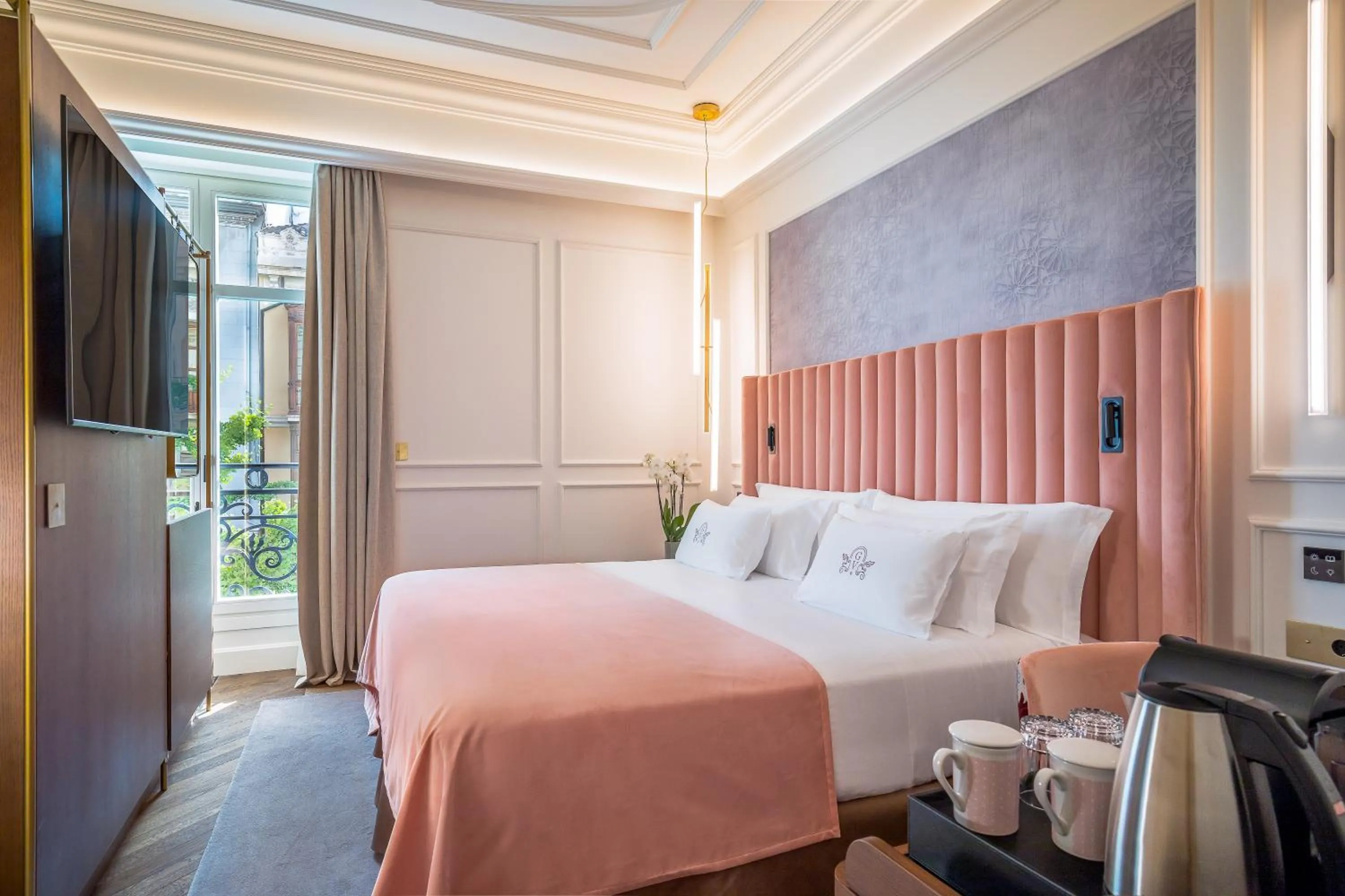 Bed in Palacio Gran Vía, a Royal Hideaway Hotel