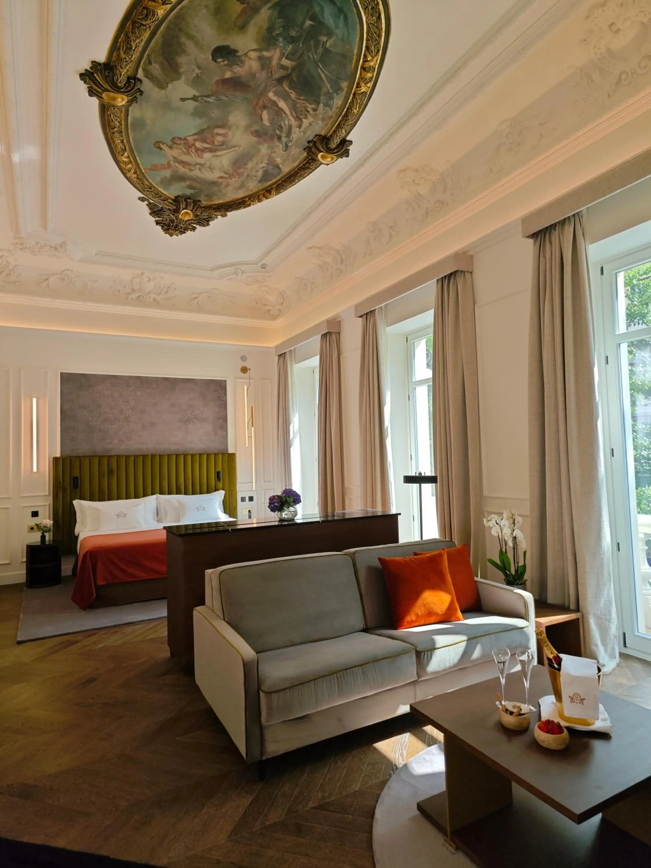 Bed in Palacio Gran Vía, a Royal Hideaway Hotel