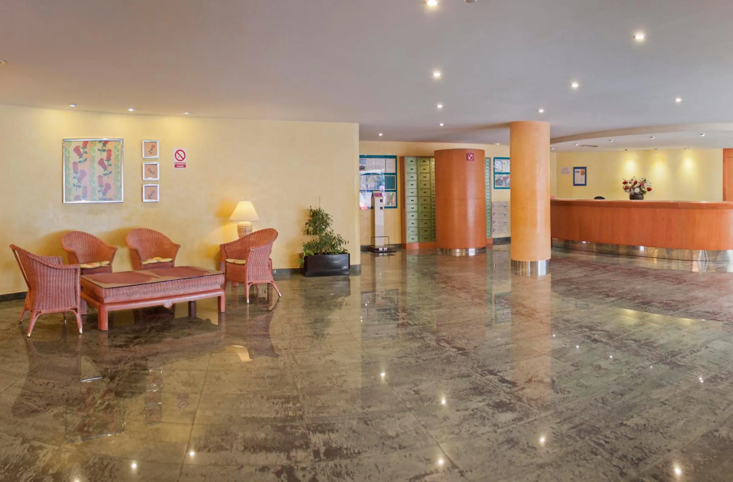 Lobby or reception in TRH Jardín Del Mar