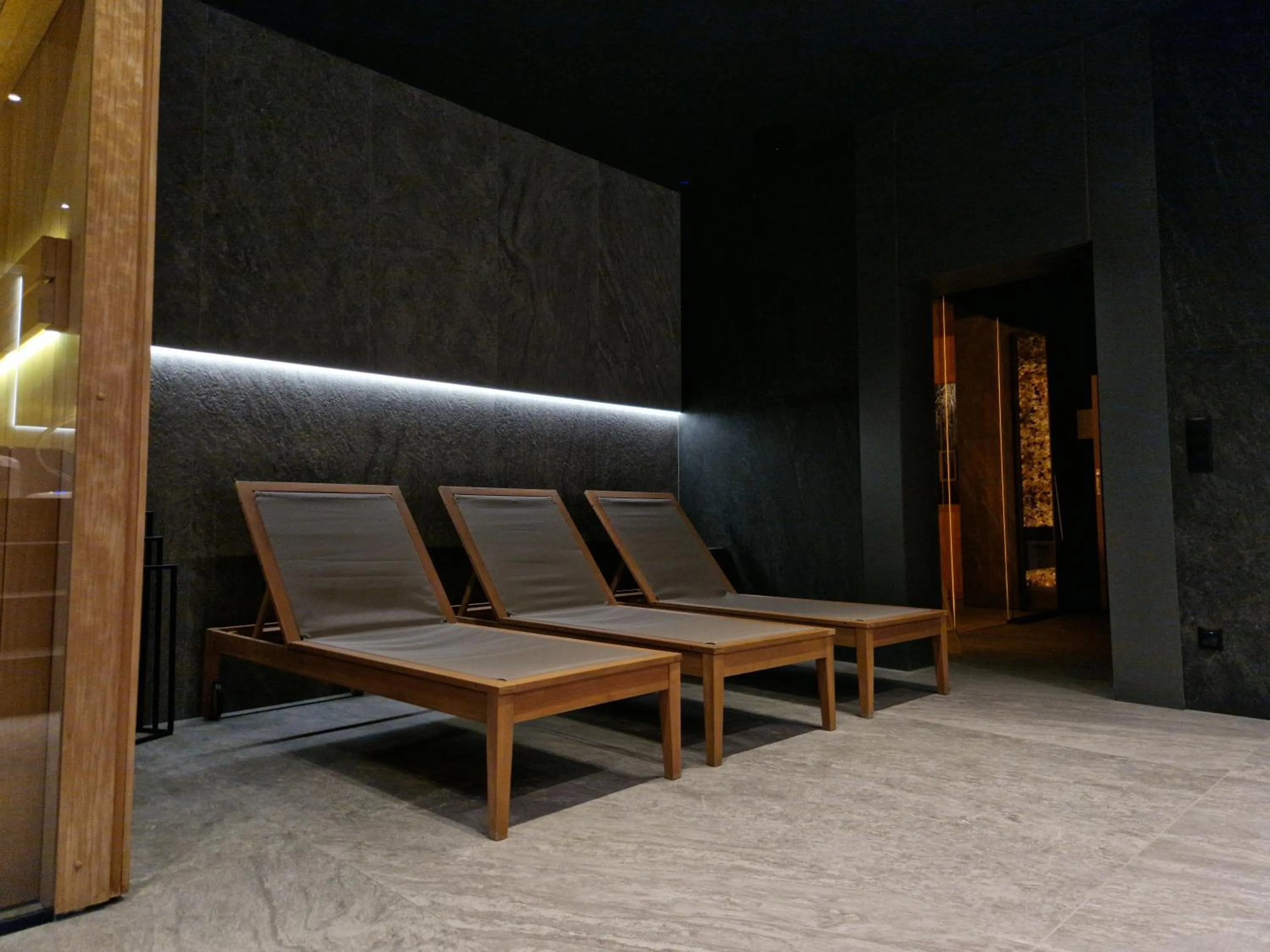 sunbed in Wielka Krokiew Residence&SPA - Zakopane - JACUZZI, SAUNA, TĘŻNIA SOLANKOWA, SPA, GRILL