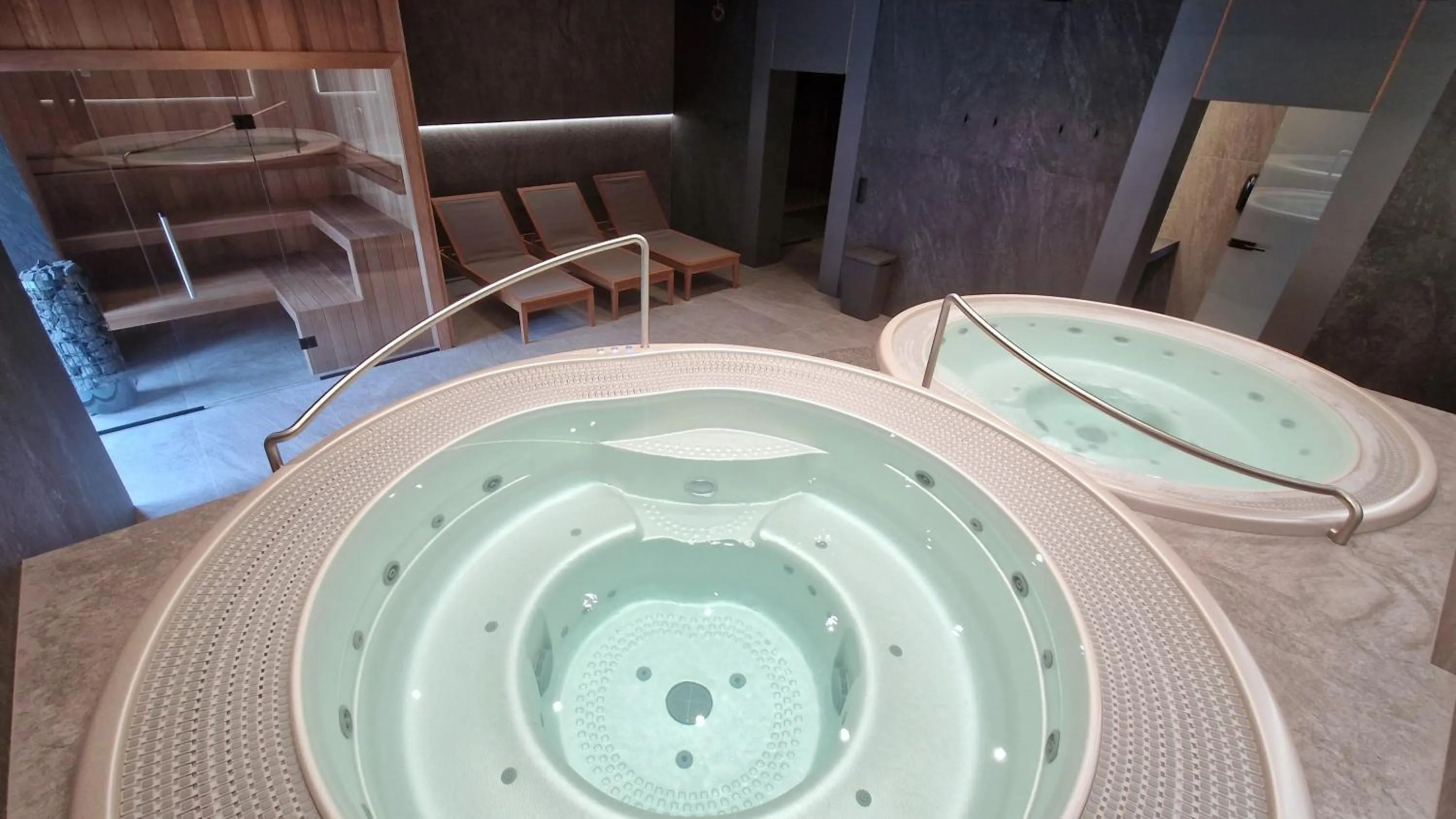 Hot Tub in Wielka Krokiew Residence&SPA - Zakopane - JACUZZI, SAUNA, TĘŻNIA SOLANKOWA, SPA, GRILL