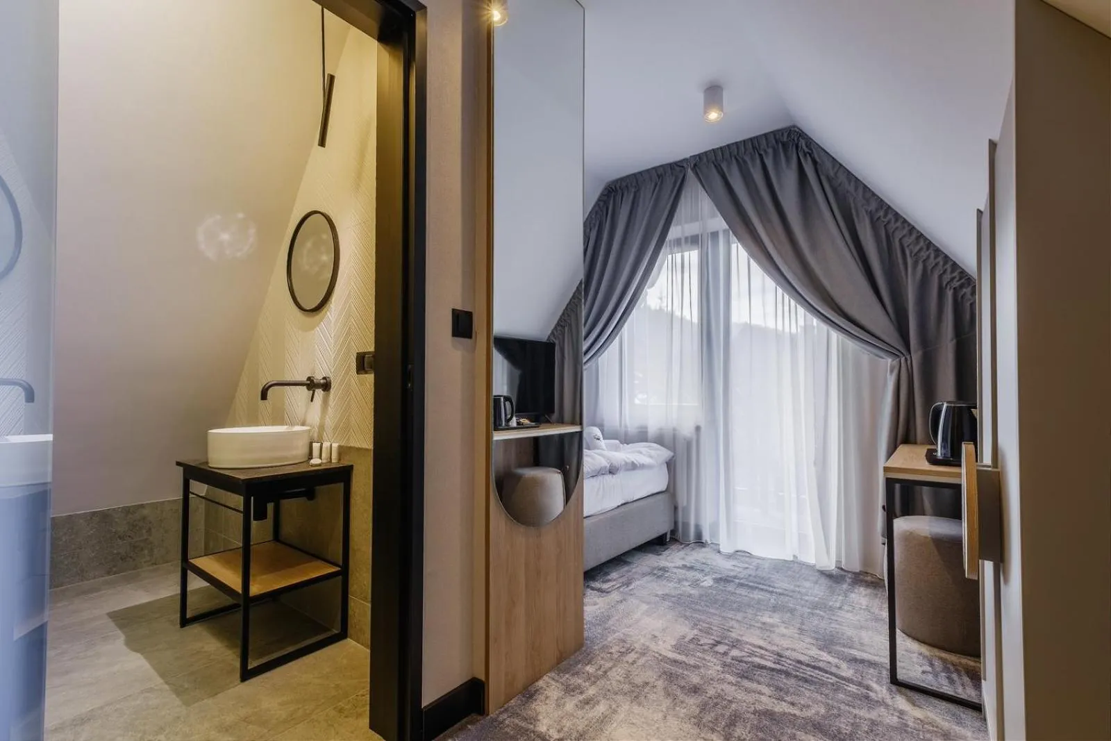 Bathroom, Bed in Wielka Krokiew Residence&SPA - Zakopane - JACUZZI, SAUNA, TĘŻNIA SOLANKOWA, SPA, GRILL