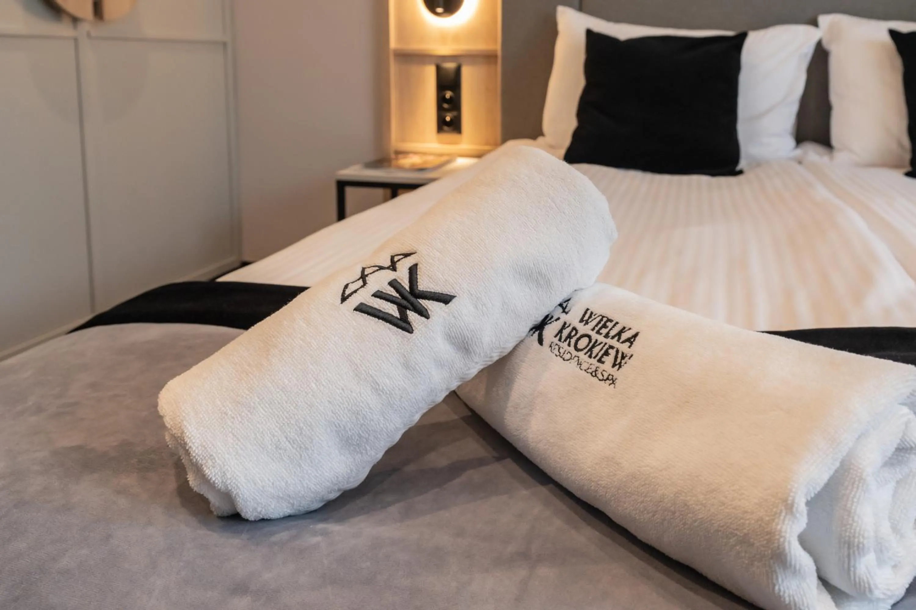 towels, Bed in Wielka Krokiew Residence&SPA - Zakopane - JACUZZI, SAUNA, TĘŻNIA SOLANKOWA, SPA, GRILL
