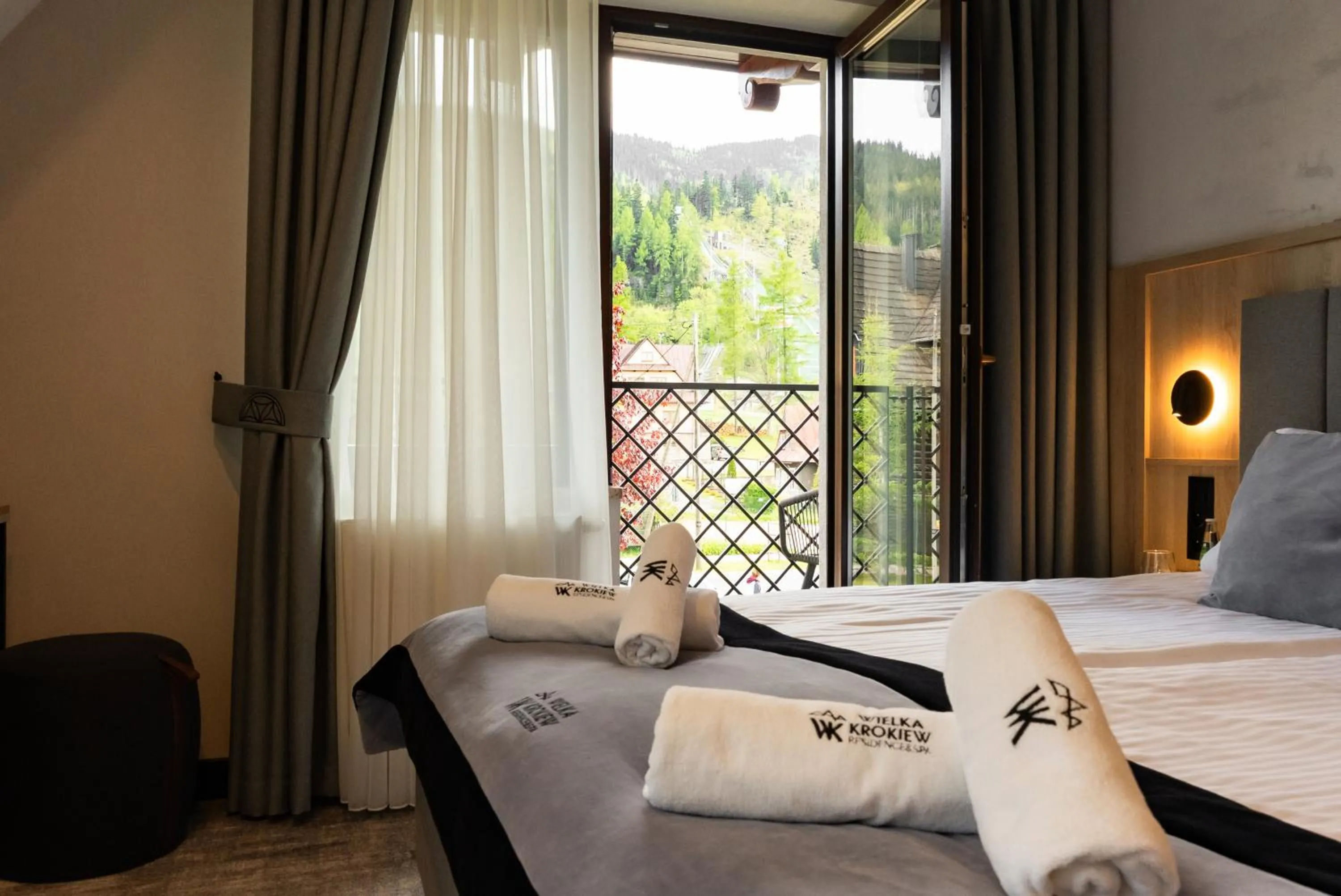Bed in Wielka Krokiew Residence&SPA - Zakopane - JACUZZI, SAUNA, TĘŻNIA SOLANKOWA, SPA, GRILL