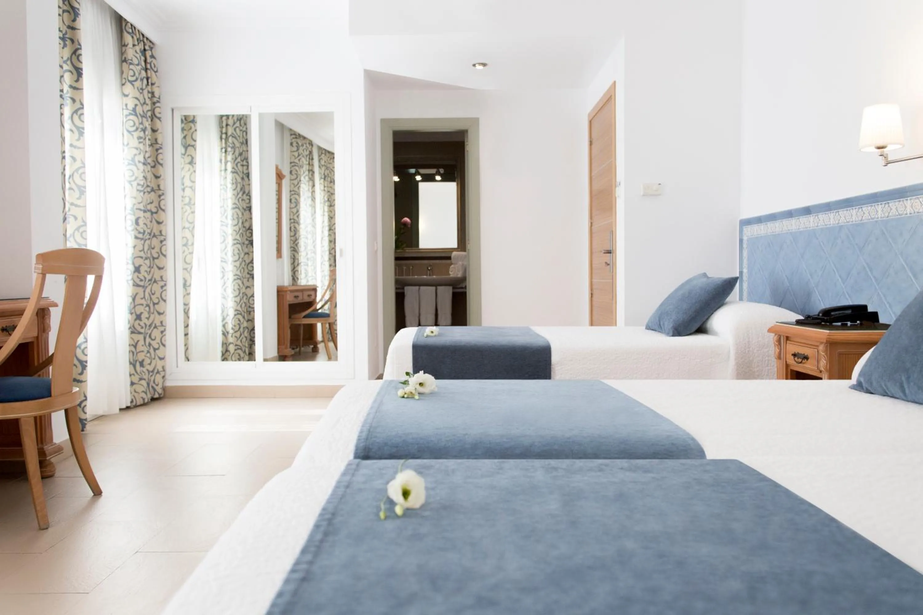 Photo of the whole room, Bed in Hotel Plaza Cavana