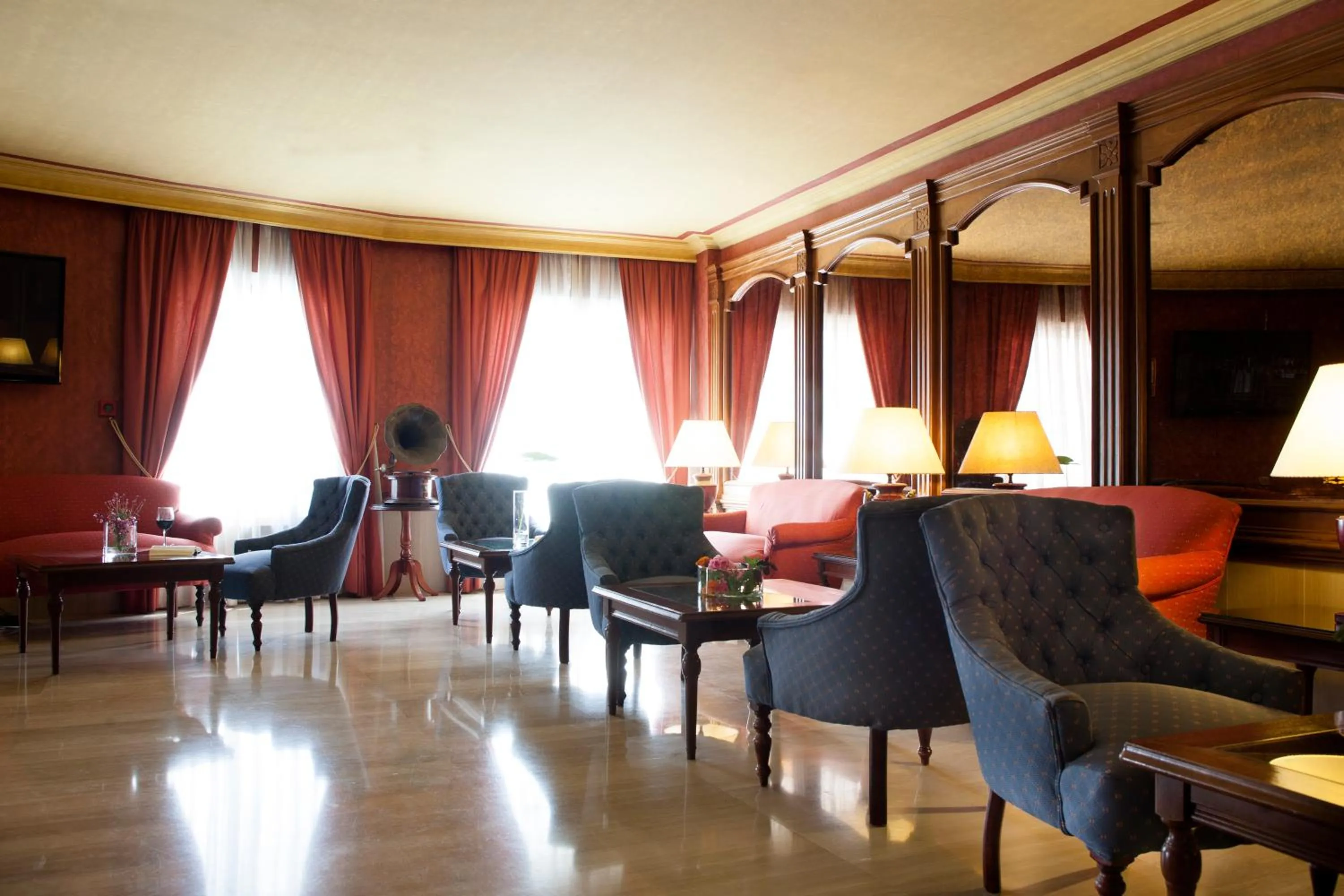 Lounge or bar in Hotel Plaza Cavana