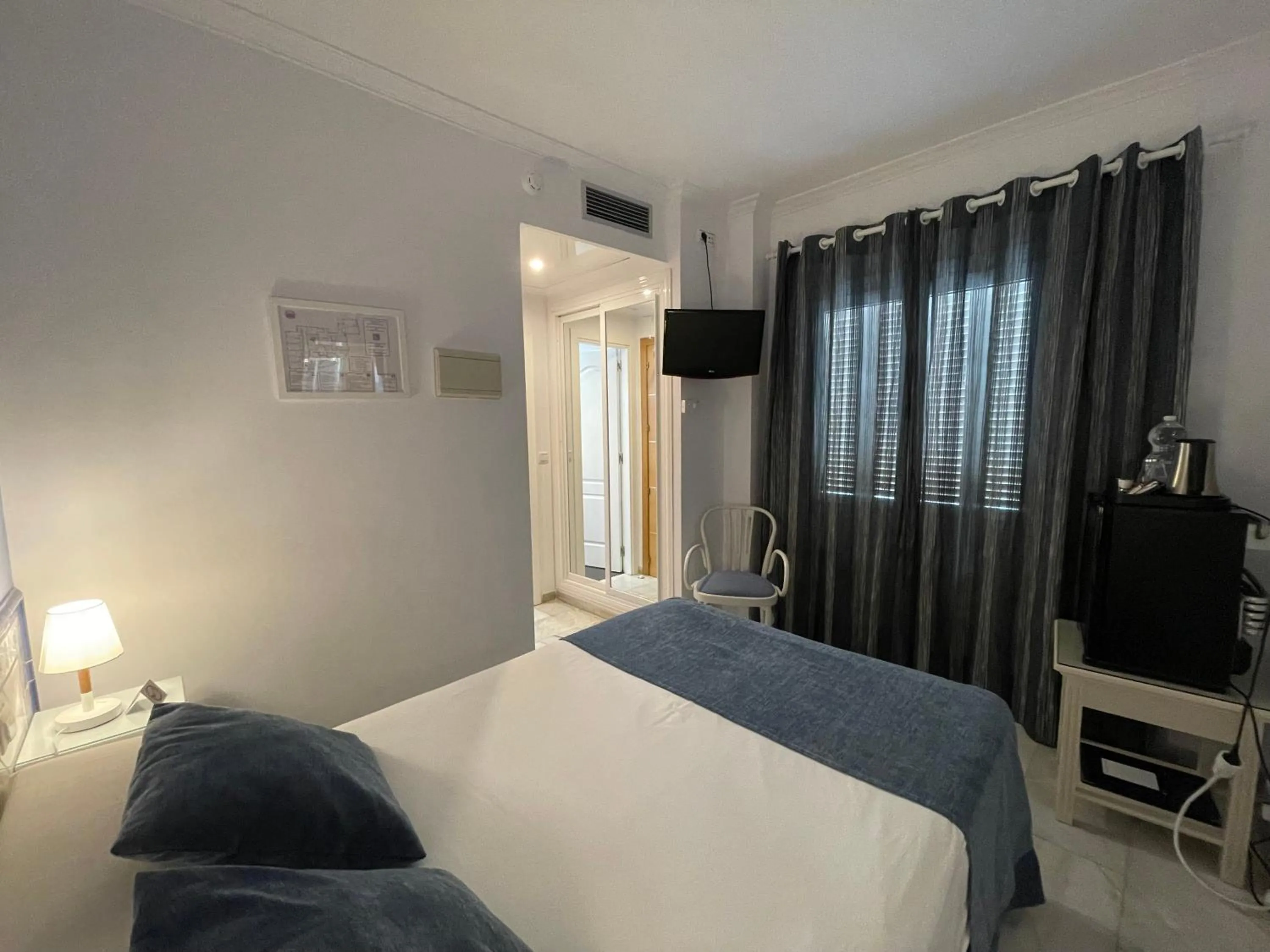 Photo of the whole room, Bed in Hotel Plaza Cavana