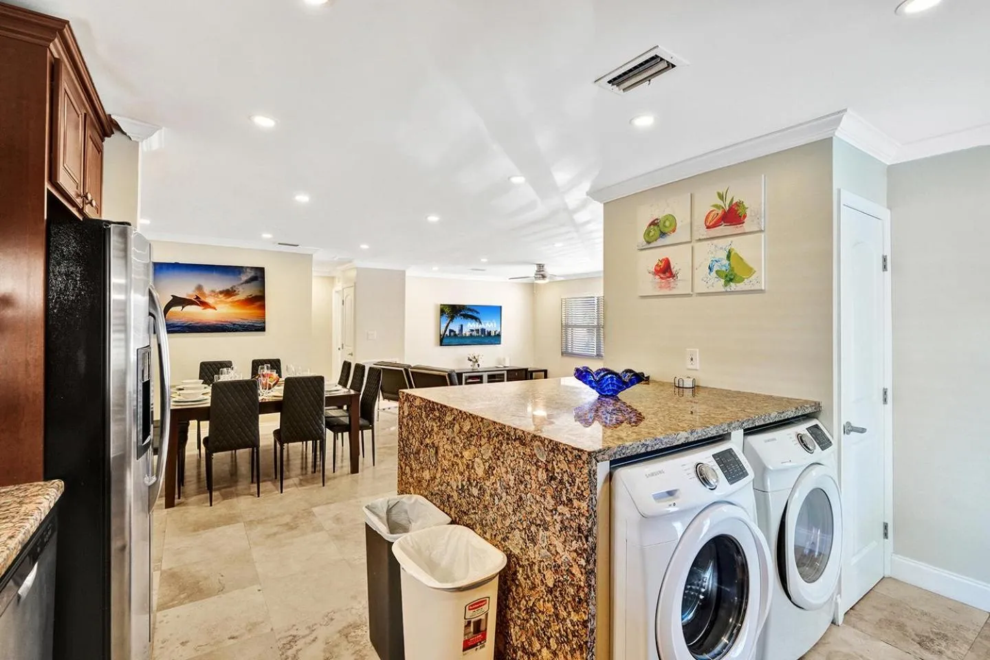 Deluxe Home Heated Pool & Jetted Tub near Beach