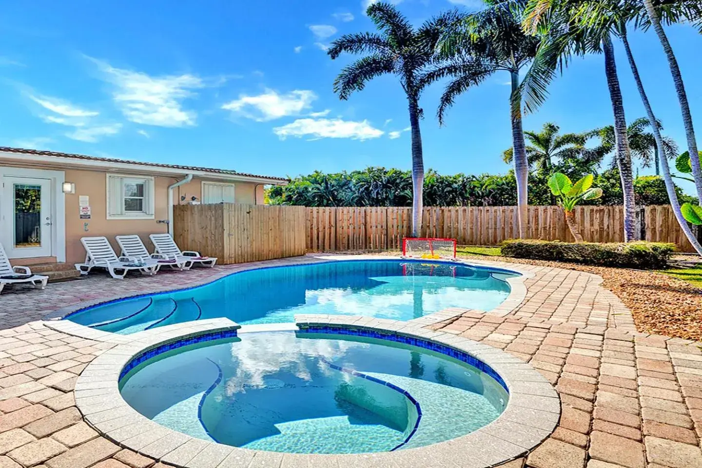 Deluxe Home Heated Pool & Jetted Tub near Beach Deluxe Home Heated Pool & Jetted Tub near Beach