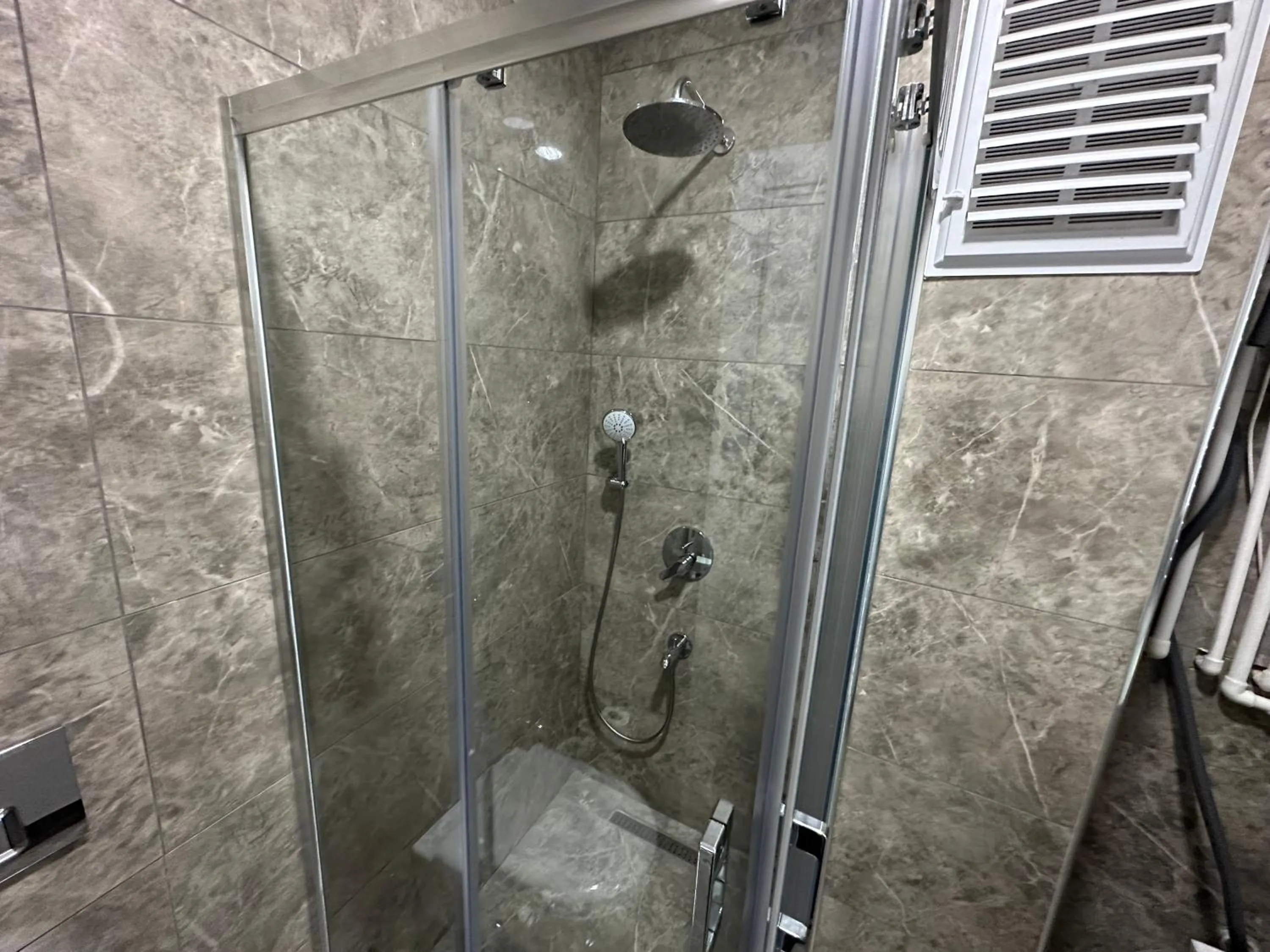 Shower in Rose Plus Residence