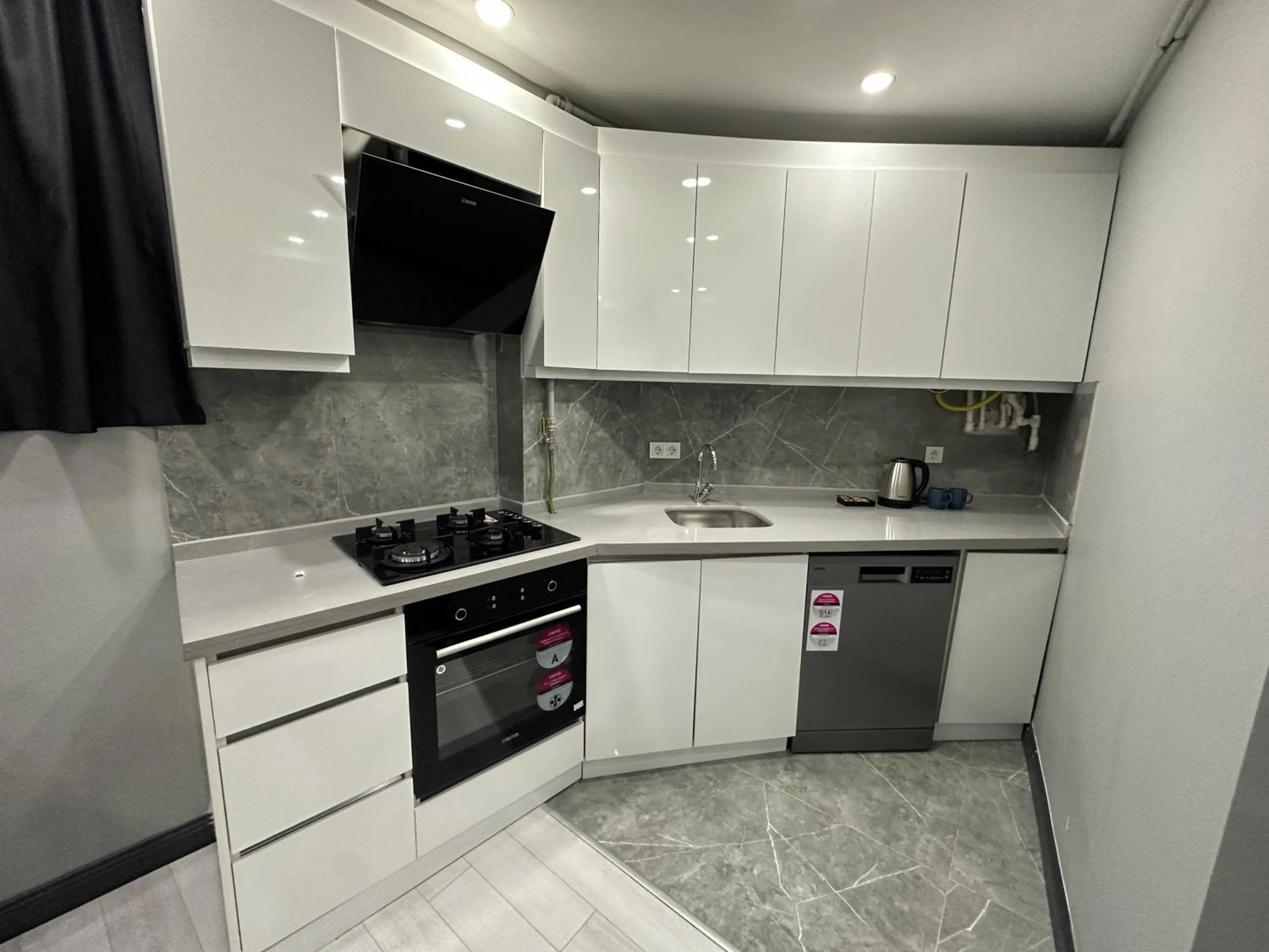 Kitchen or kitchenette in Rose Plus Residence