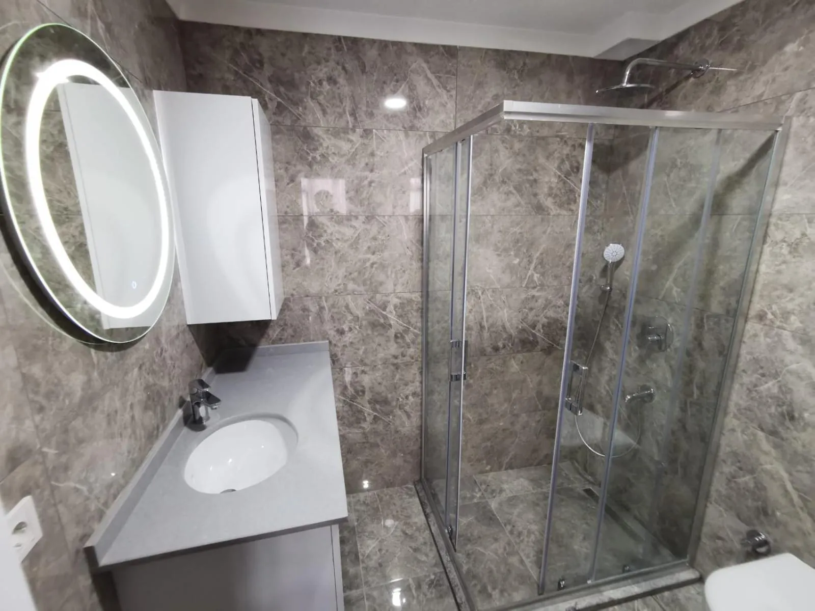 Shower in Rose Plus Residence