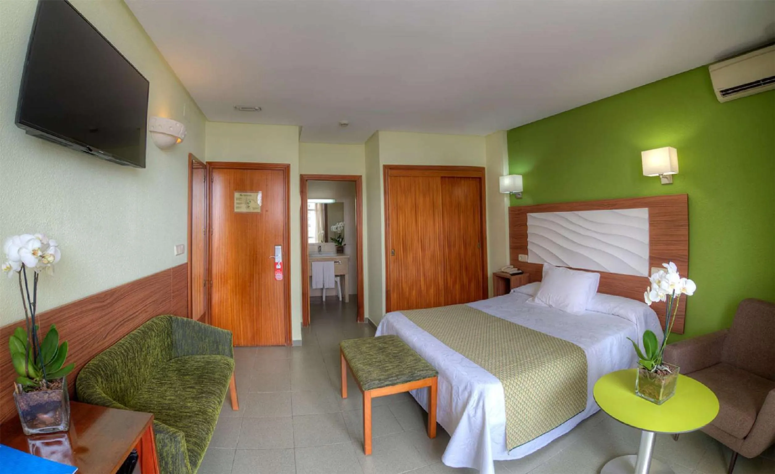 Bedroom, Bed in Hotel & Spa Entremares