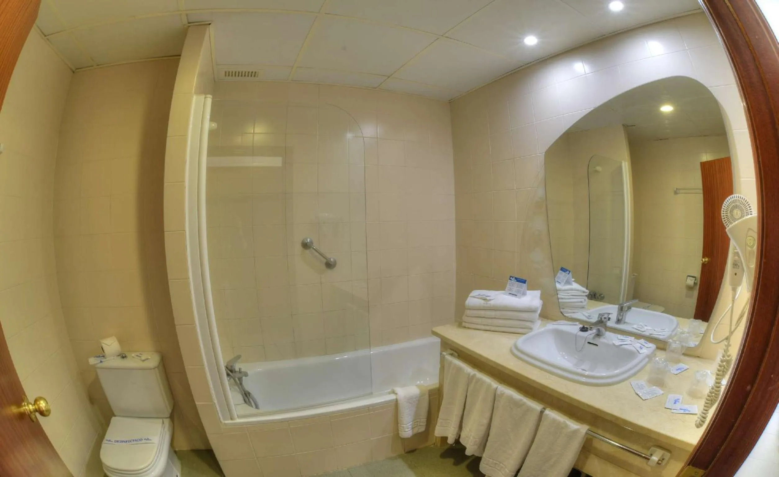 Bathroom in Hotel & Spa Entremares