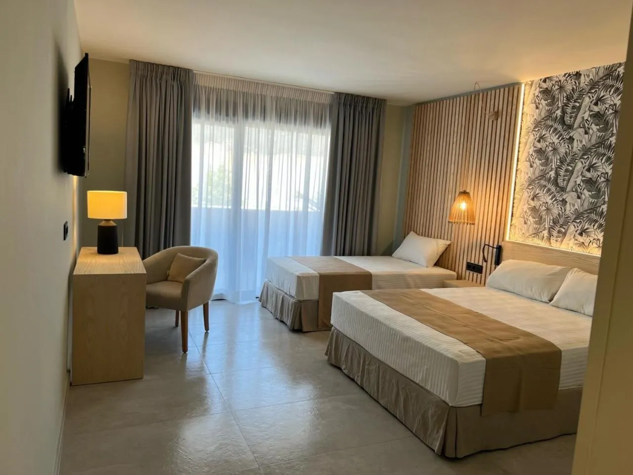 Photo of the whole room, Bed in Hotel Noy