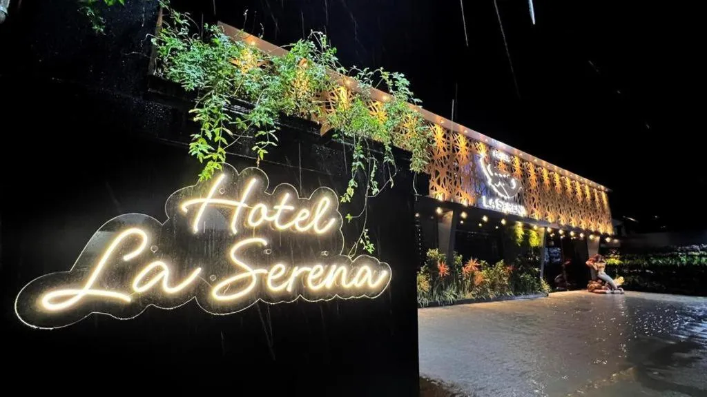 Text overlay in Hotel La Serena