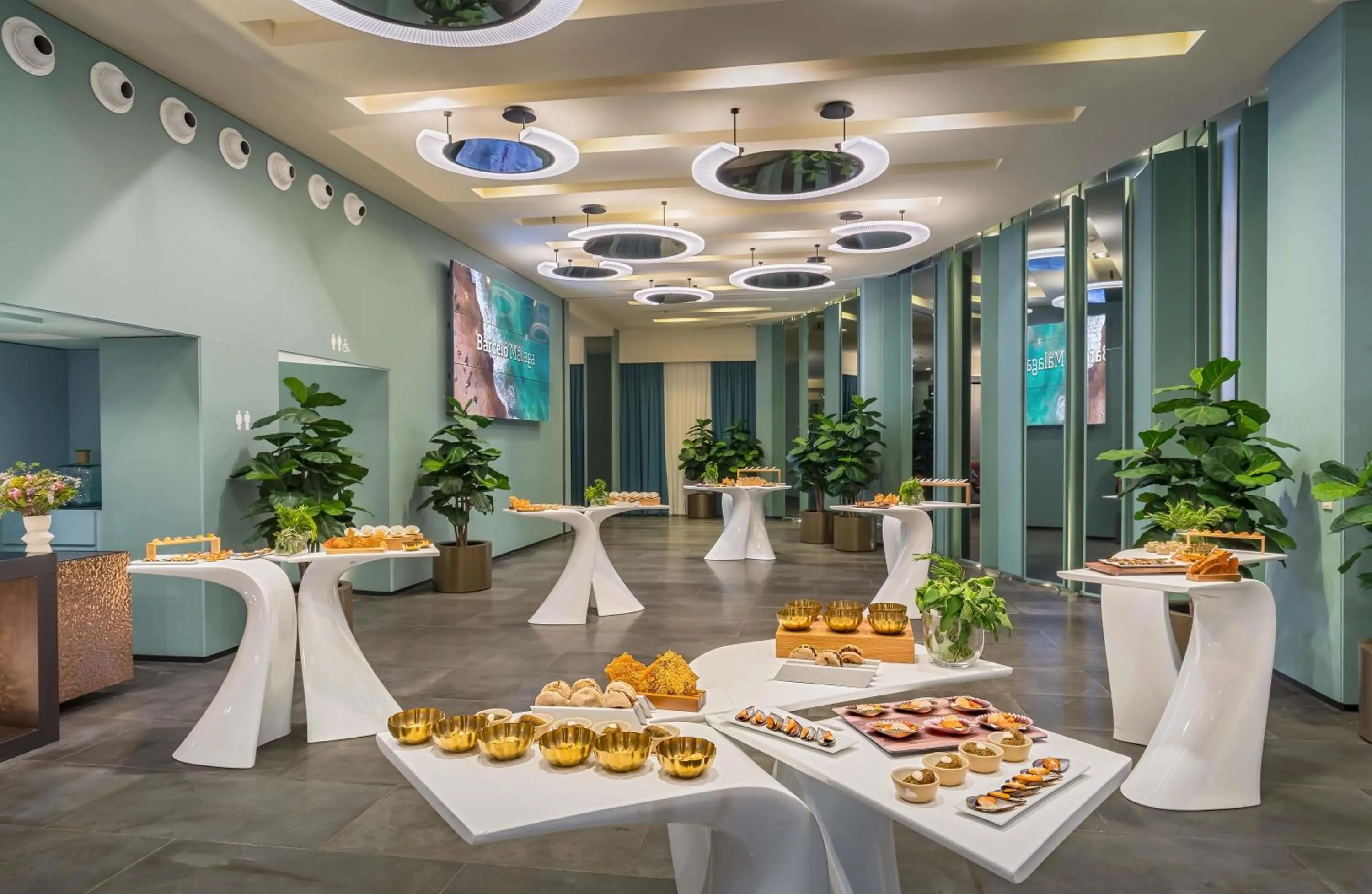 Restaurant/places to eat in Barceló Malaga