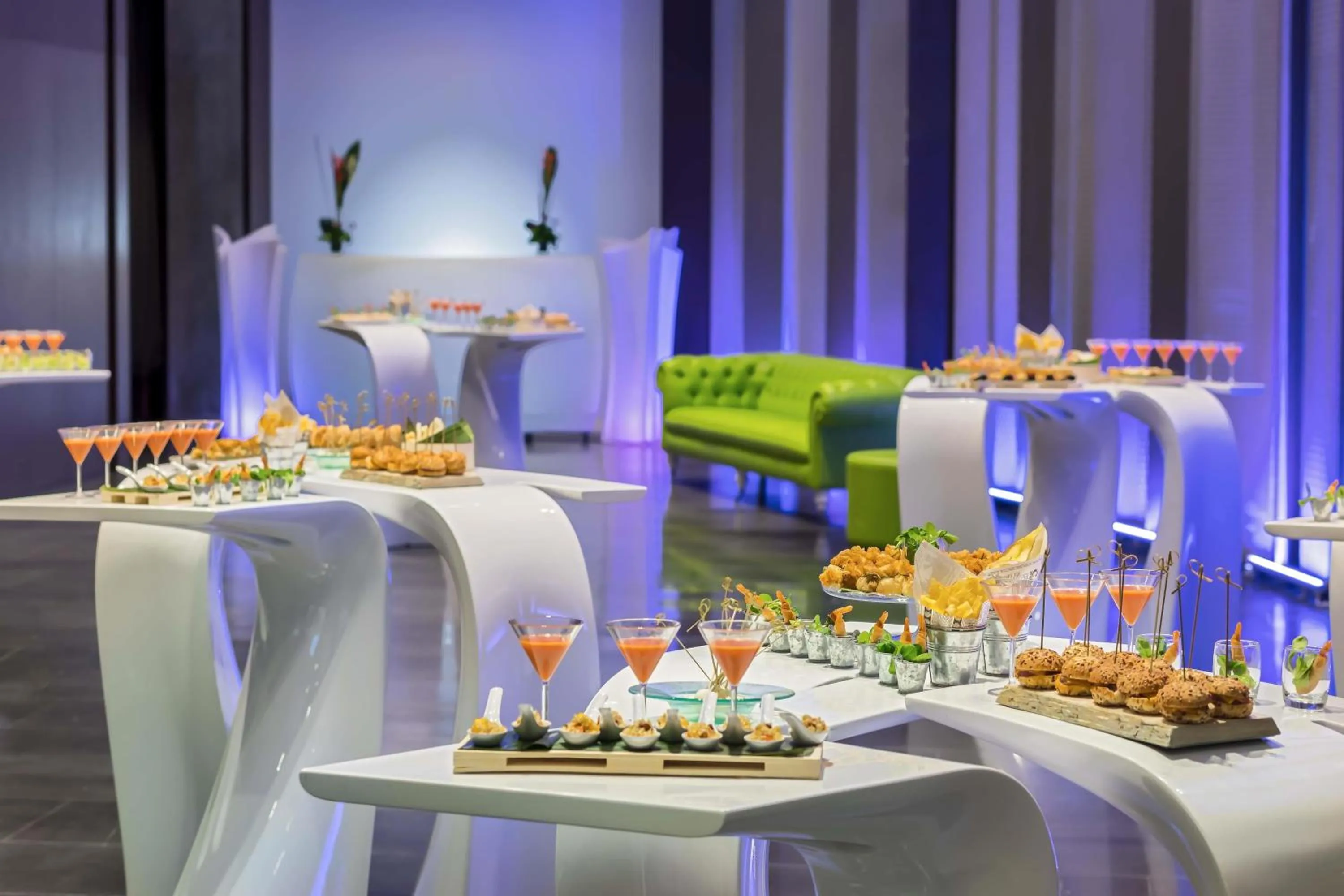 Restaurant/places to eat in Barceló Malaga