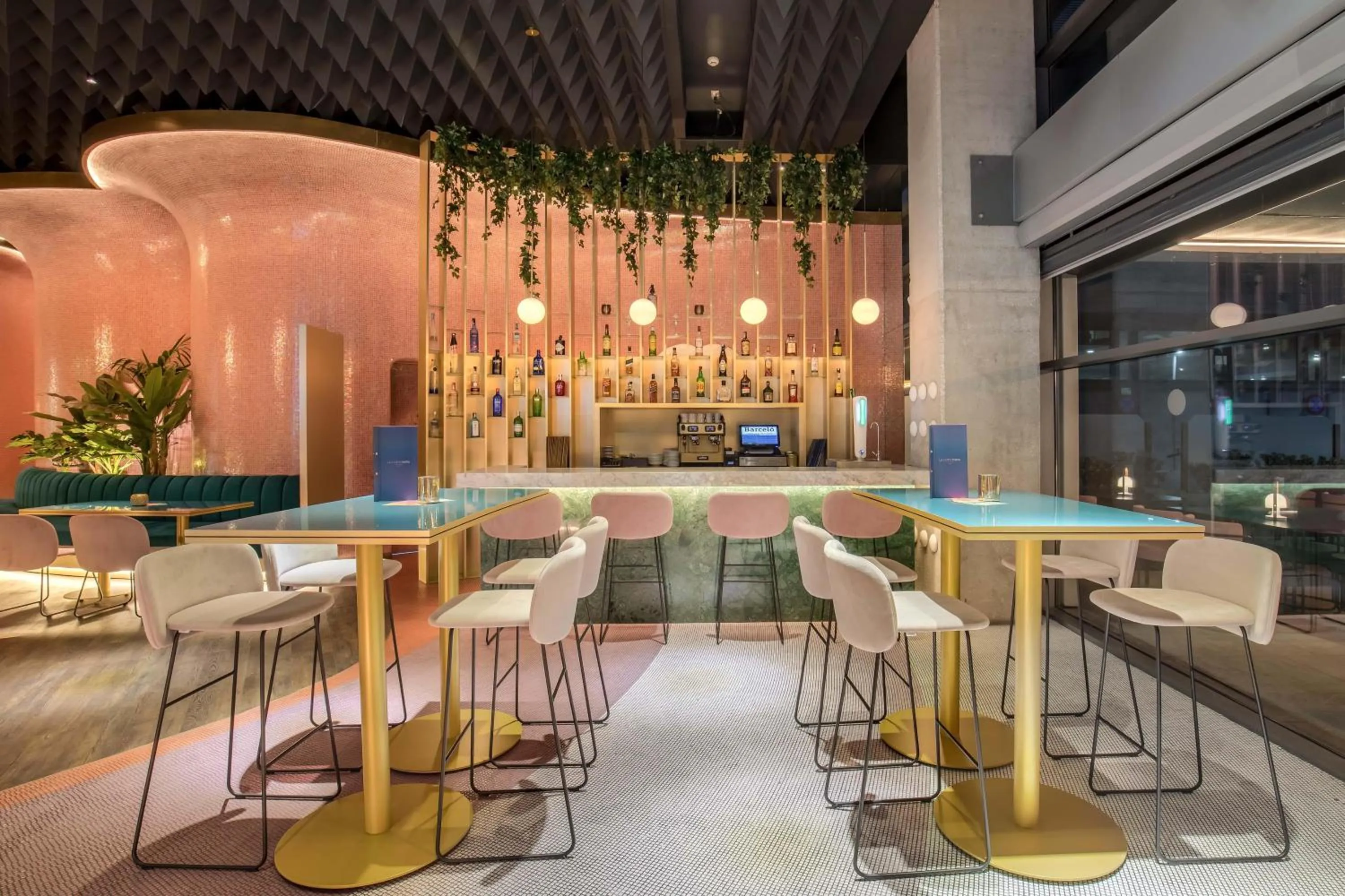 Restaurant/places to eat in Barceló Malaga