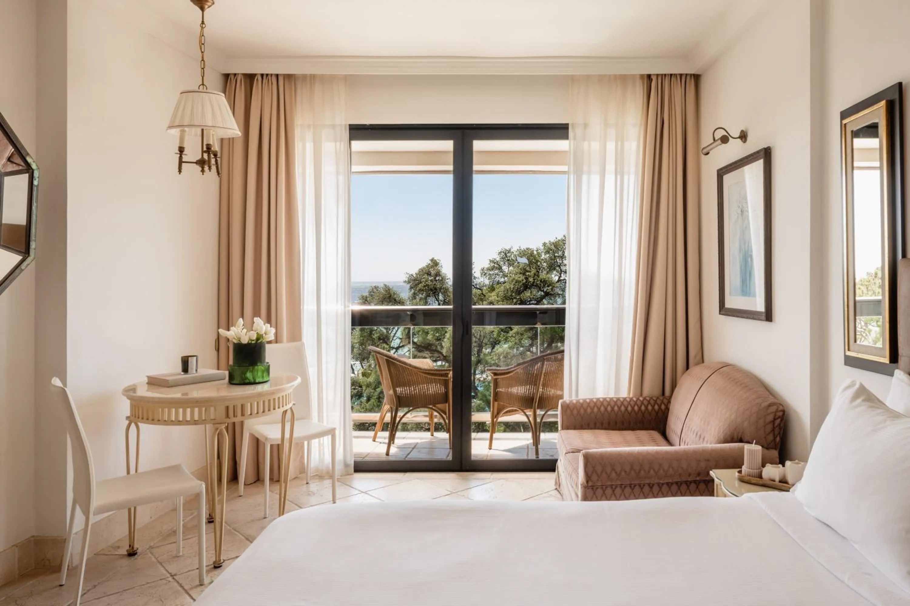 Bed in Hotel Don Pepe Gran Meliá