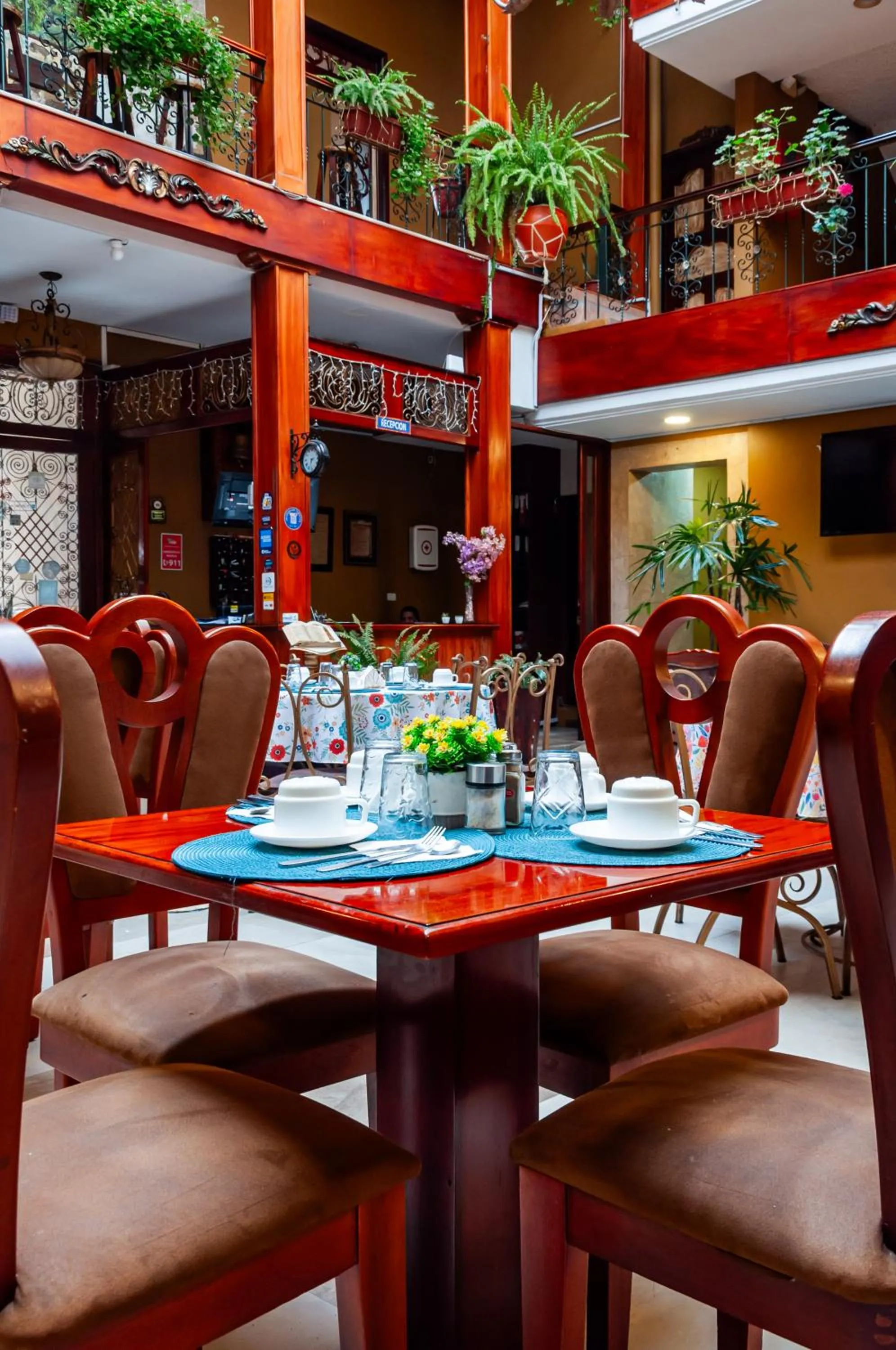 Restaurant/places to eat in Hotel Campanario