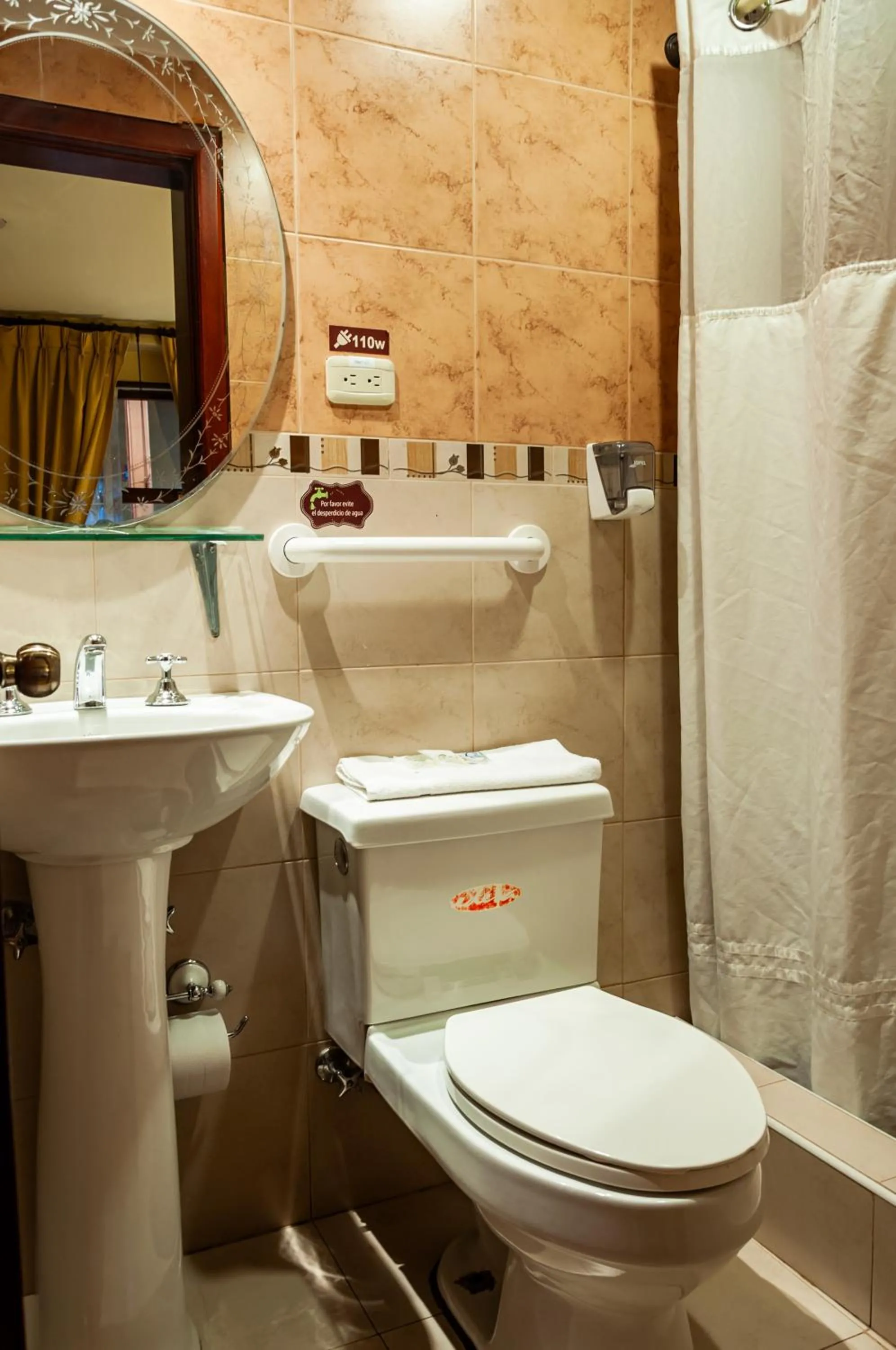 Shower in Hotel Campanario