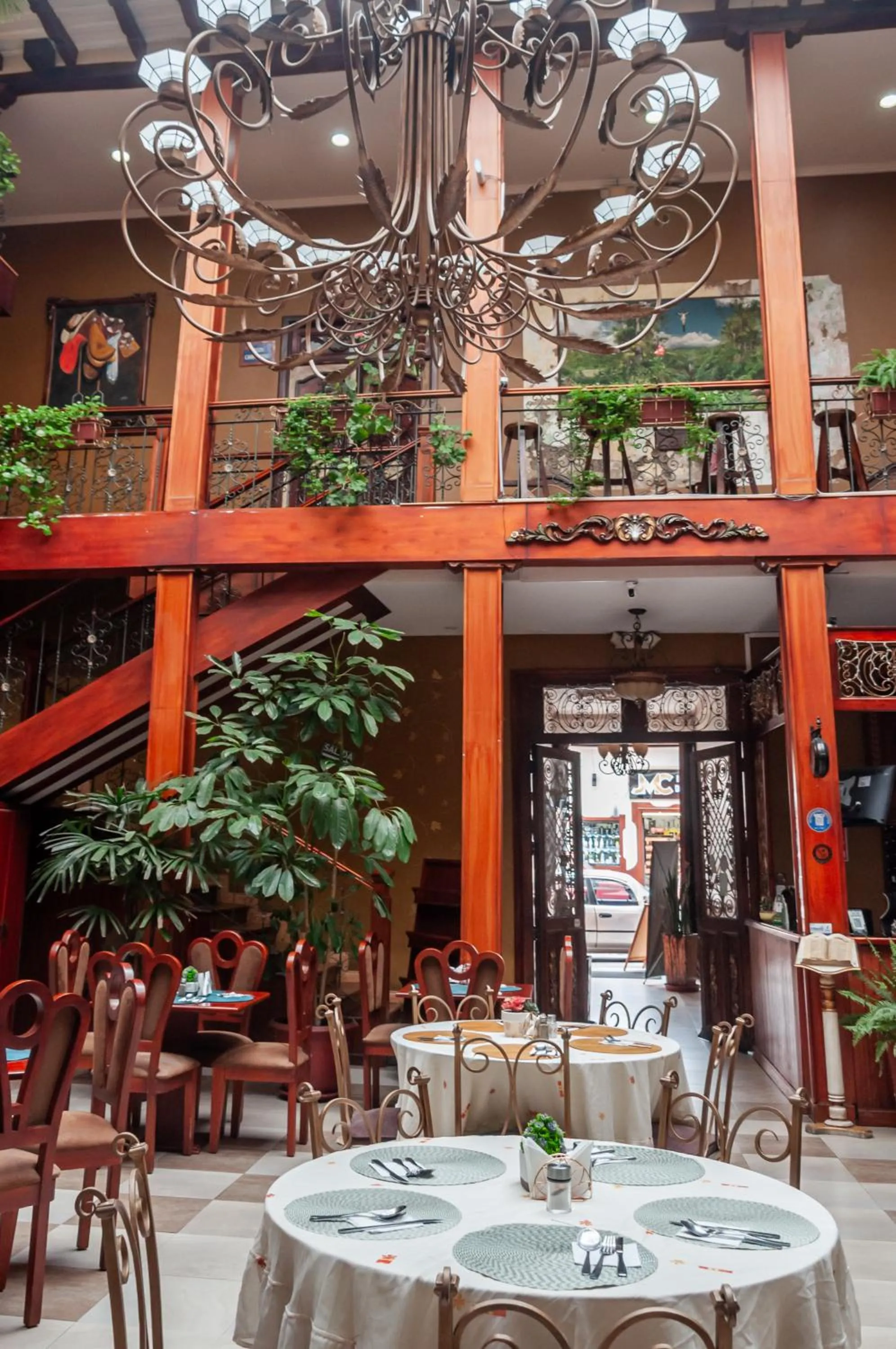 Restaurant/places to eat in Hotel Campanario