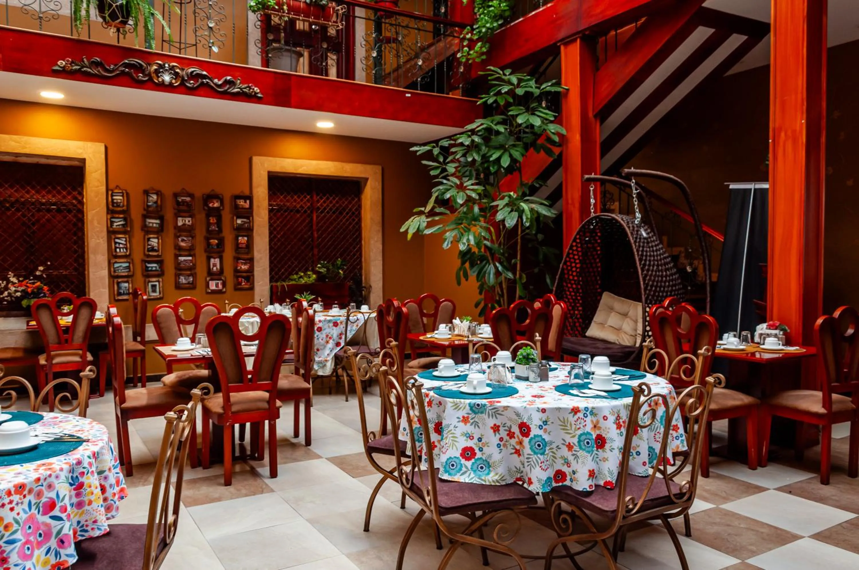 Restaurant/places to eat in Hotel Campanario