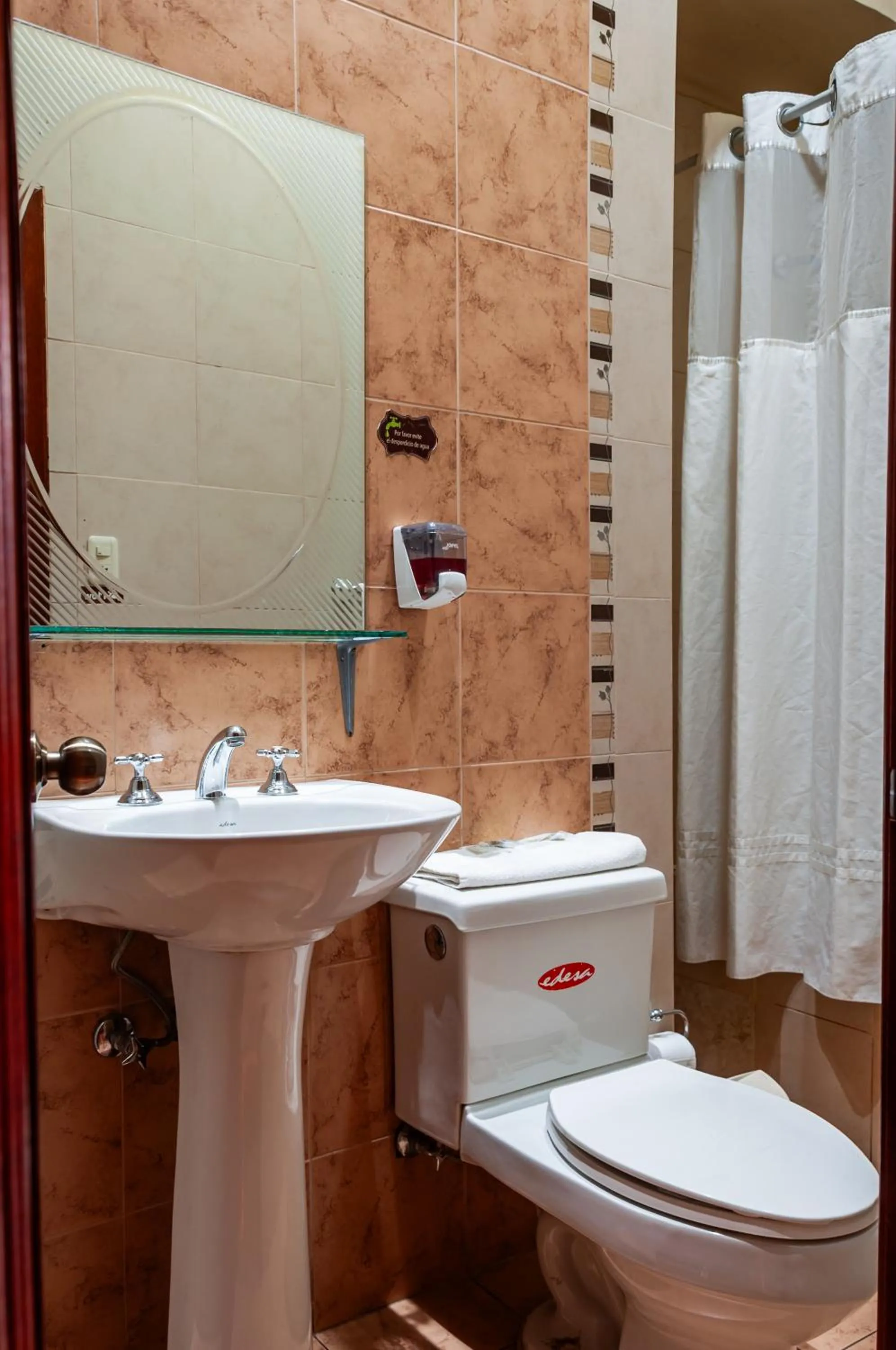 Shower in Hotel Campanario