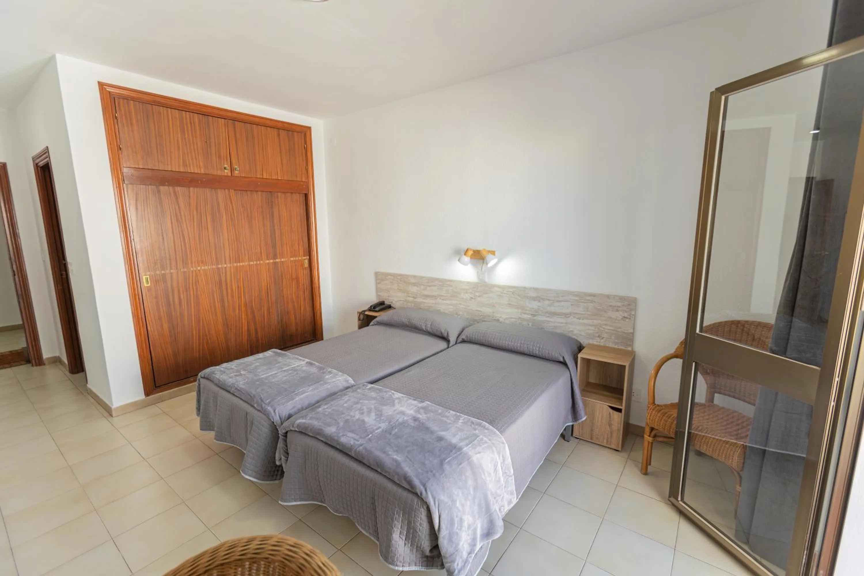 Photo of the whole room in Hotel Tres Jotas Conil