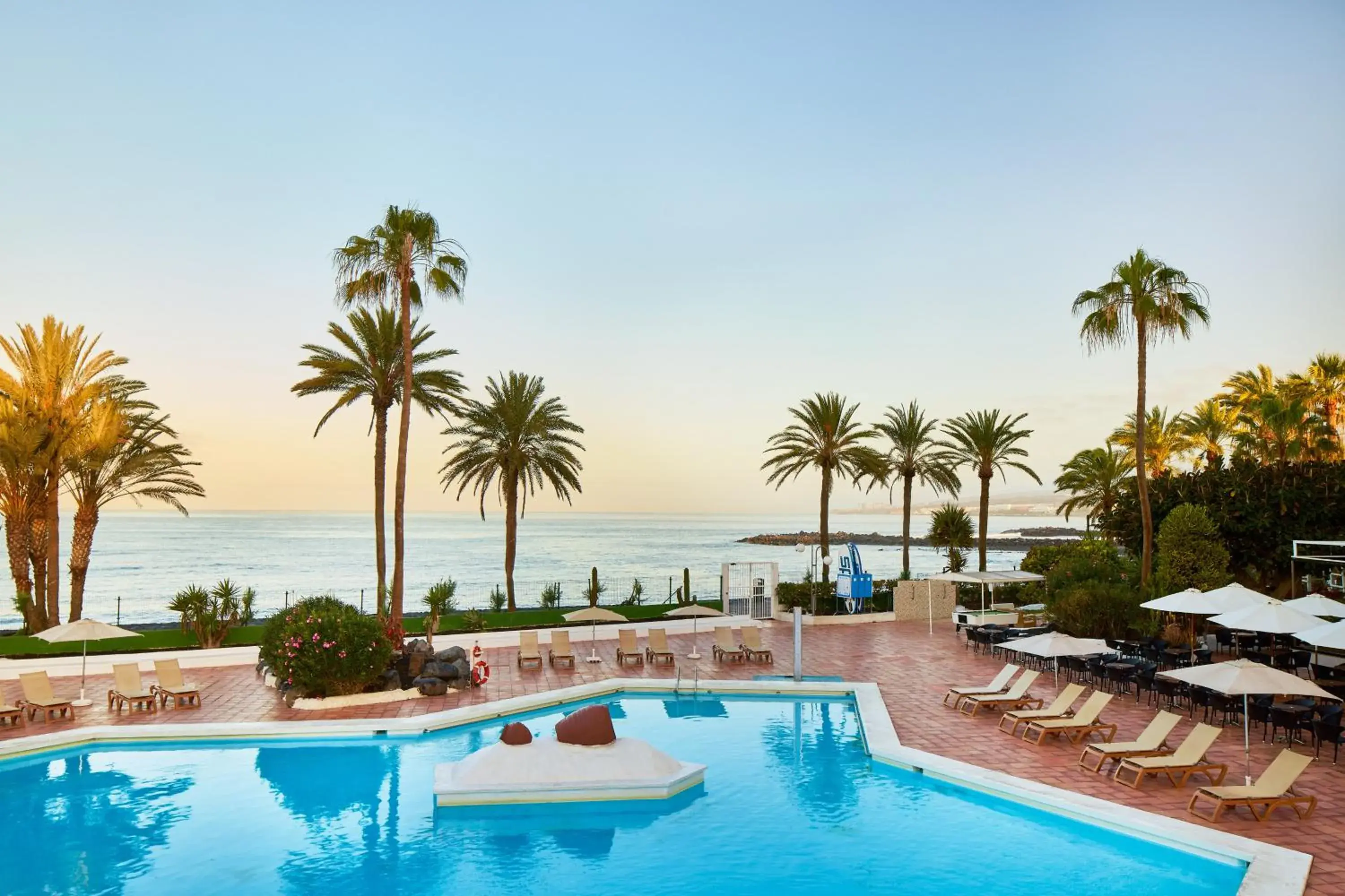 Swimming pool in Sol Tenerife Swimming pool in Sol Tenerife